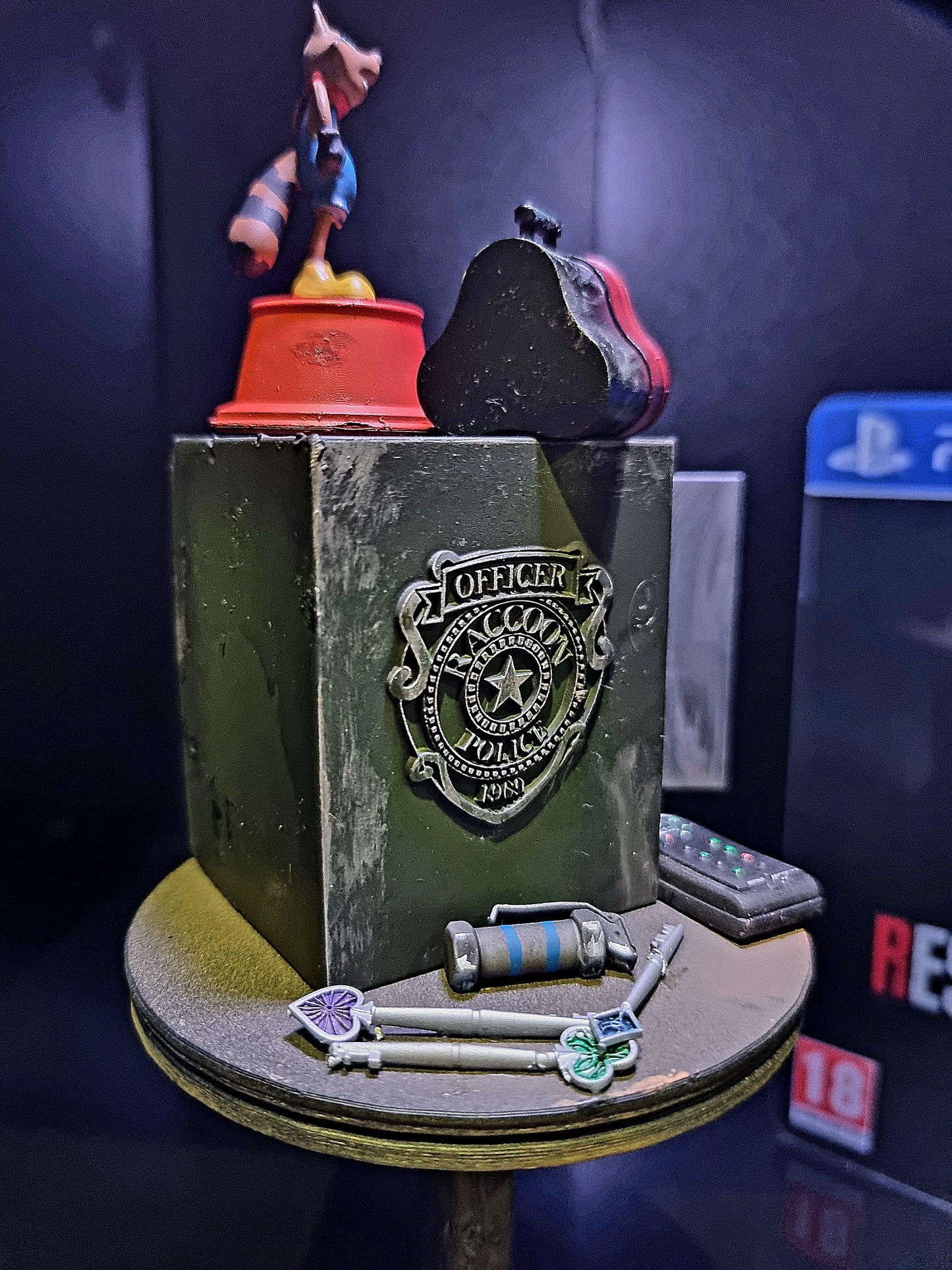 Resident Evil Accessories, safe and table 1/6