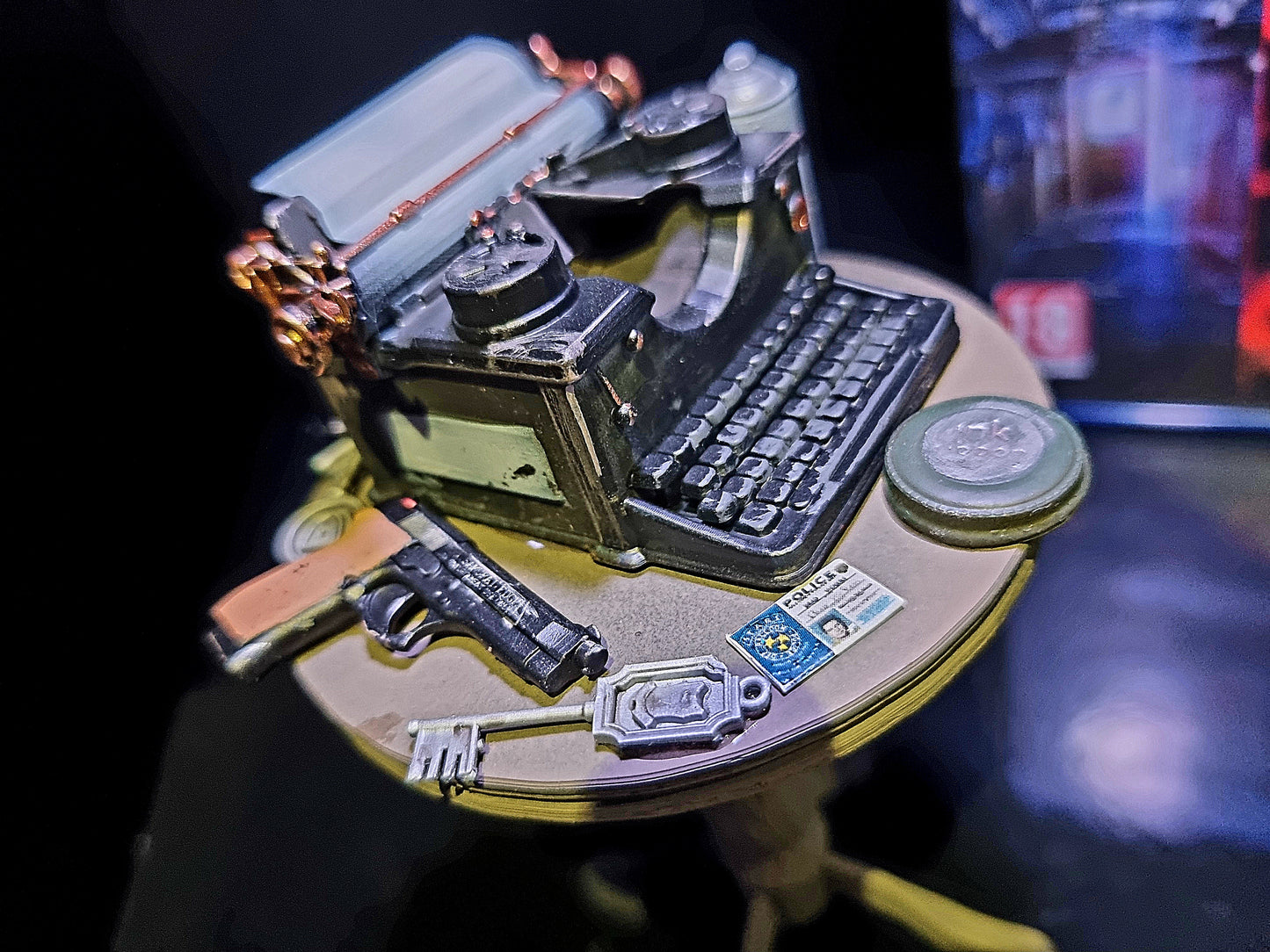 Resident Evil 1/6 Typewriter, Table & Keys