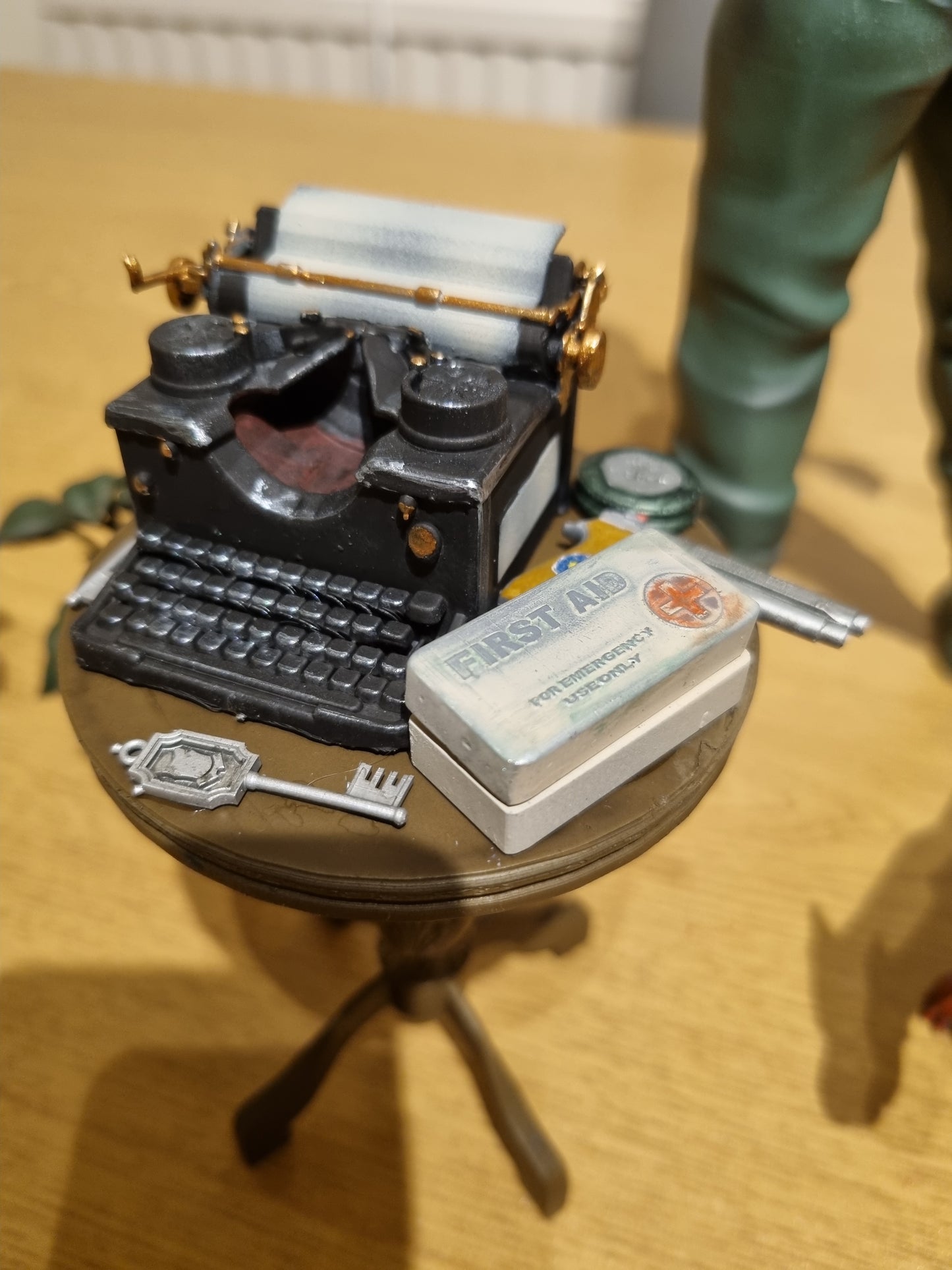Resident Evil 1/6 Typewriter, Table & Keys