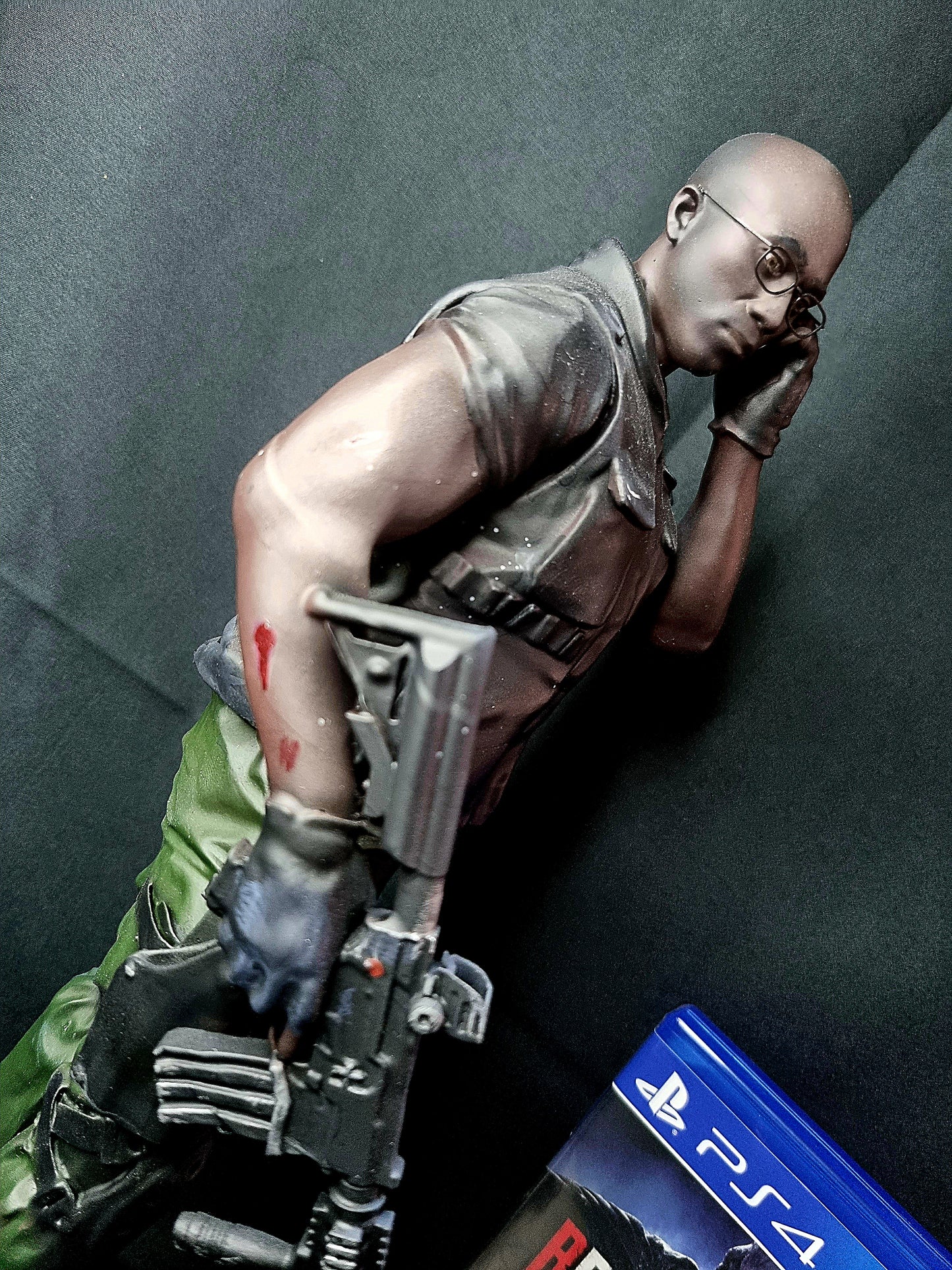 Resident Evil 1/6 UBCS Tyrell Figure w/ base