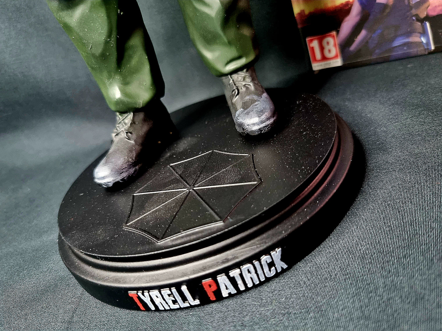 Resident Evil 1/6 UBCS Tyrell Figure w/ base