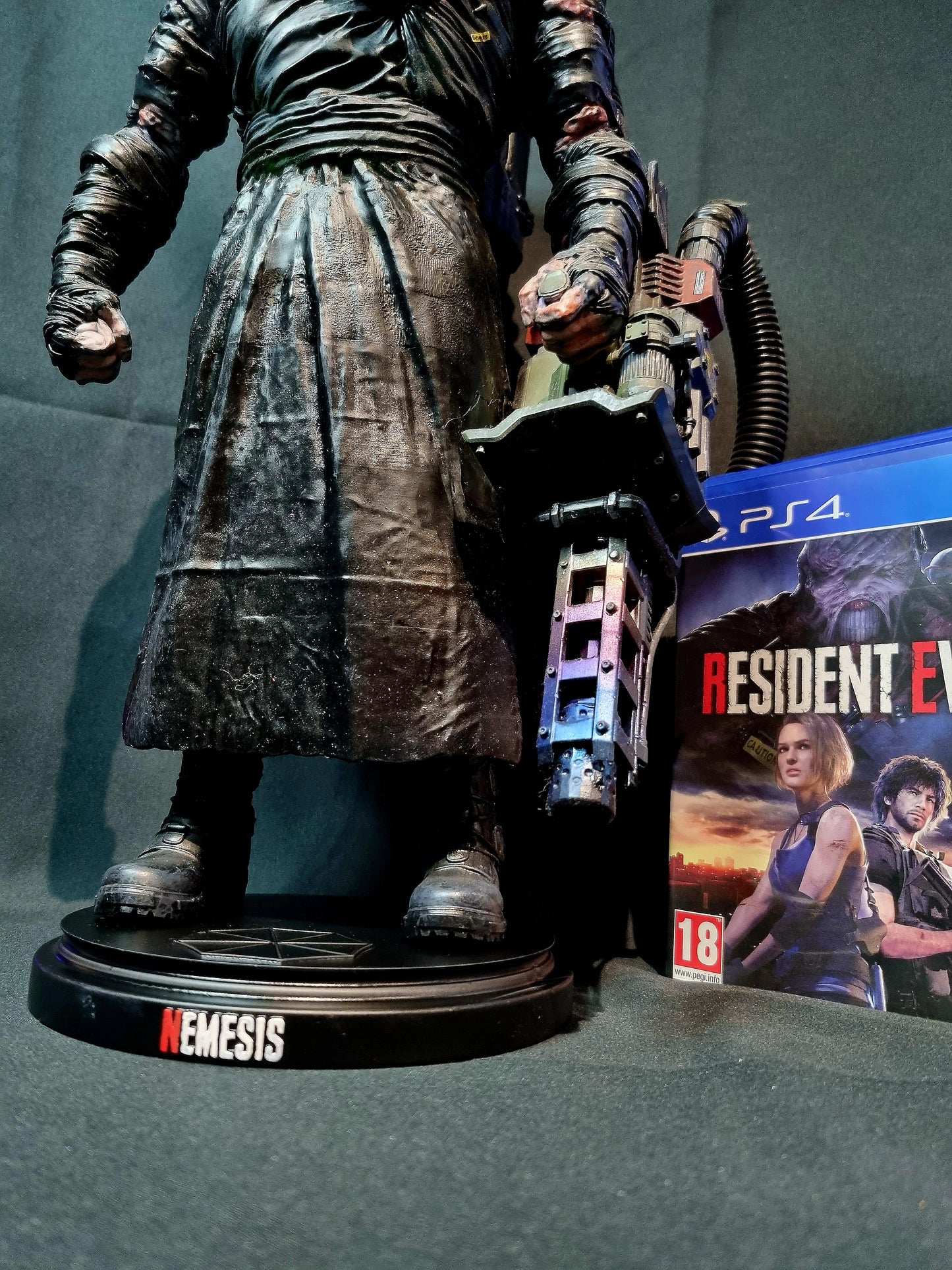 HUGE Resident Evil Nemesis 1/6 Figure Flammenwerfer Variant w/ base 15.5 INCHES TALL!