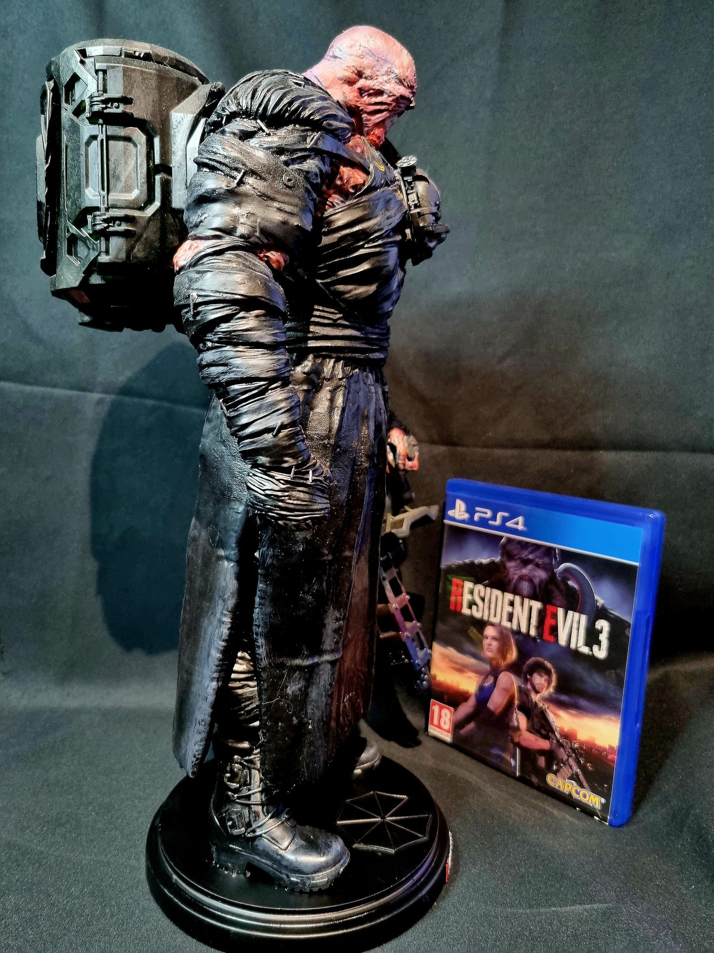 HUGE Resident Evil Nemesis 1/6 Figure Flammenwerfer Variant w/ base 15.5 INCHES TALL!