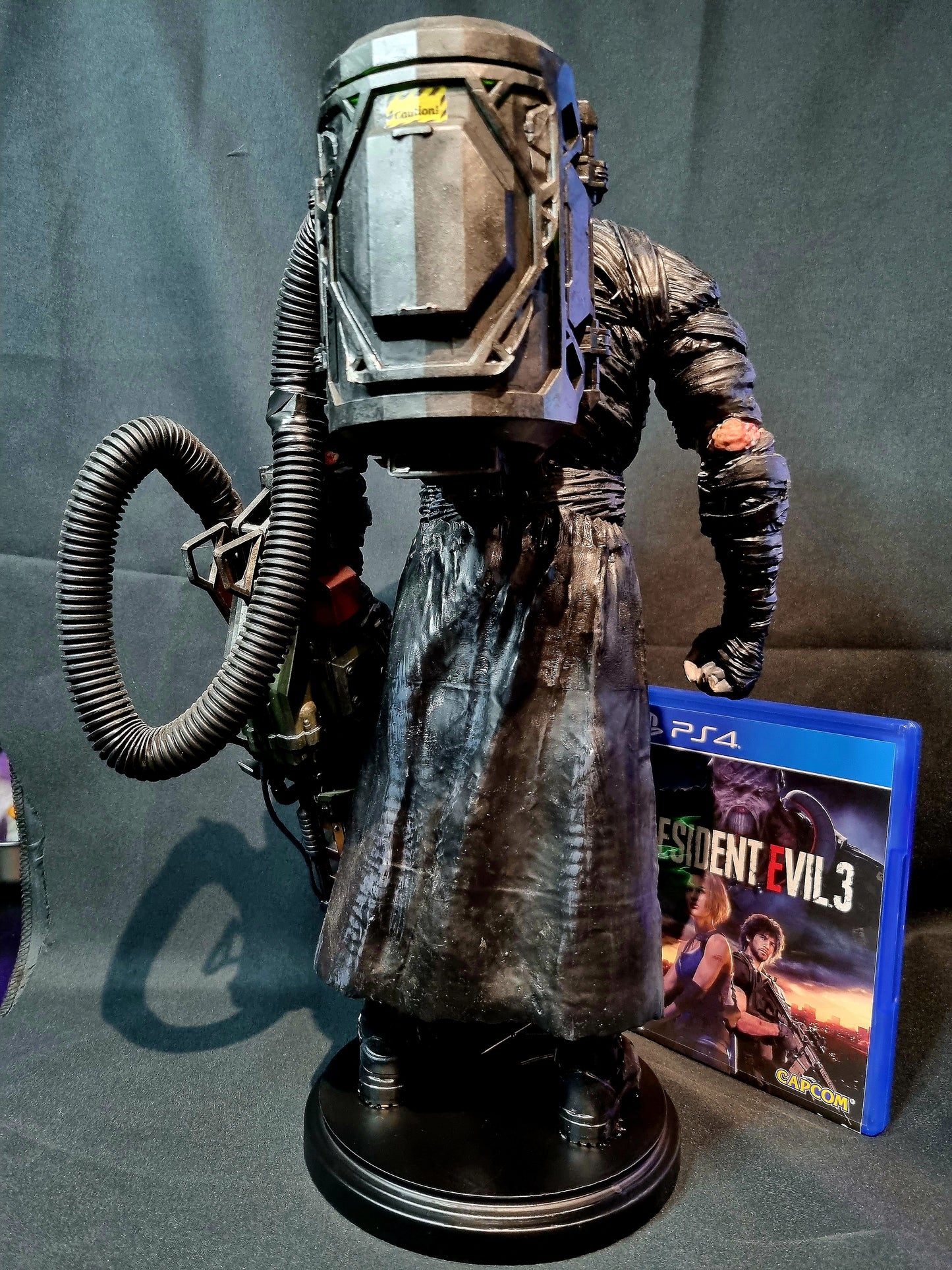 HUGE Resident Evil Nemesis 1/6 Figure Flammenwerfer Variant w/ base 15.5 INCHES TALL!