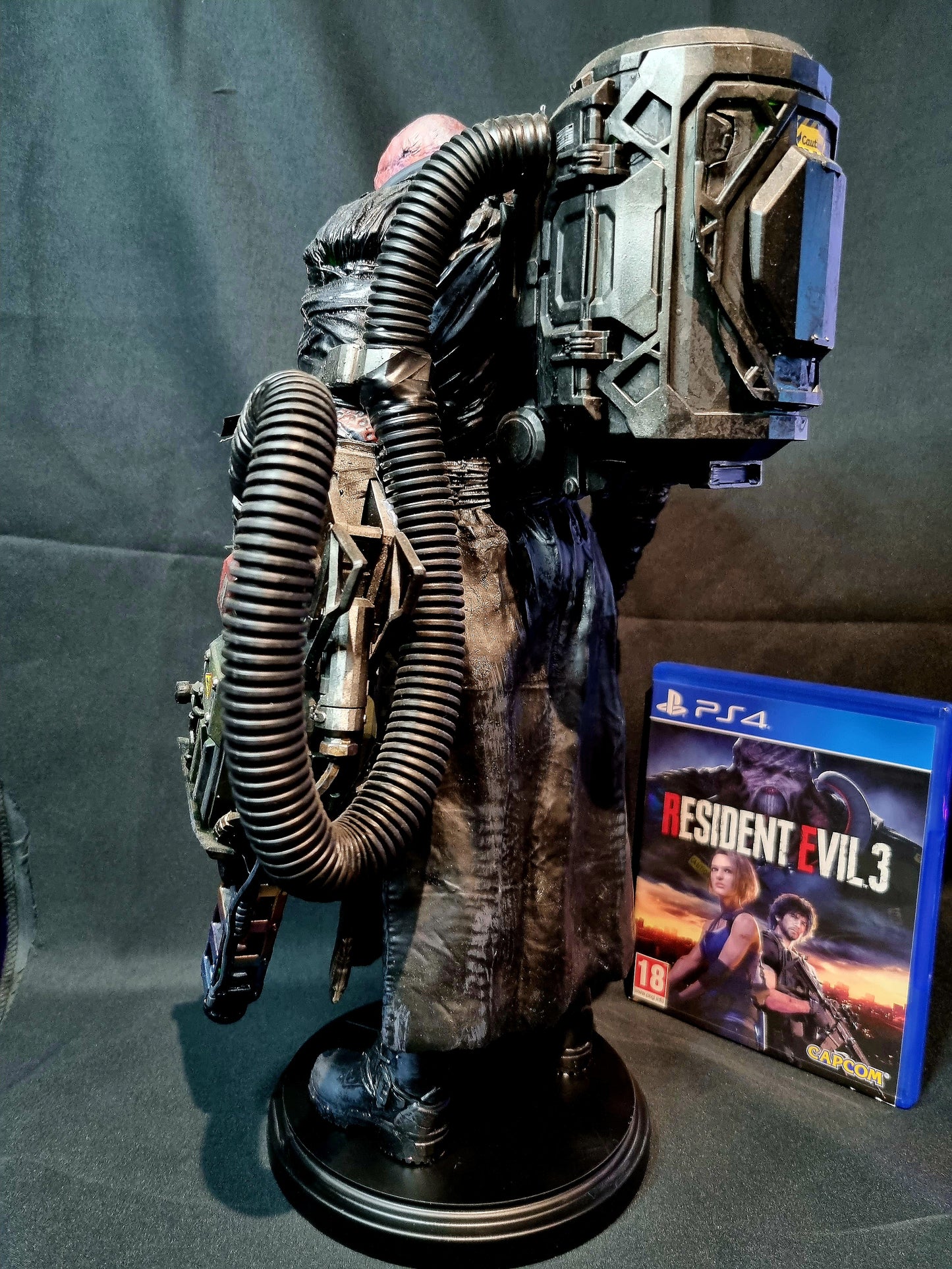 HUGE Resident Evil Nemesis 1/6 Figure Flammenwerfer Variant w/ base 15.5 INCHES TALL!