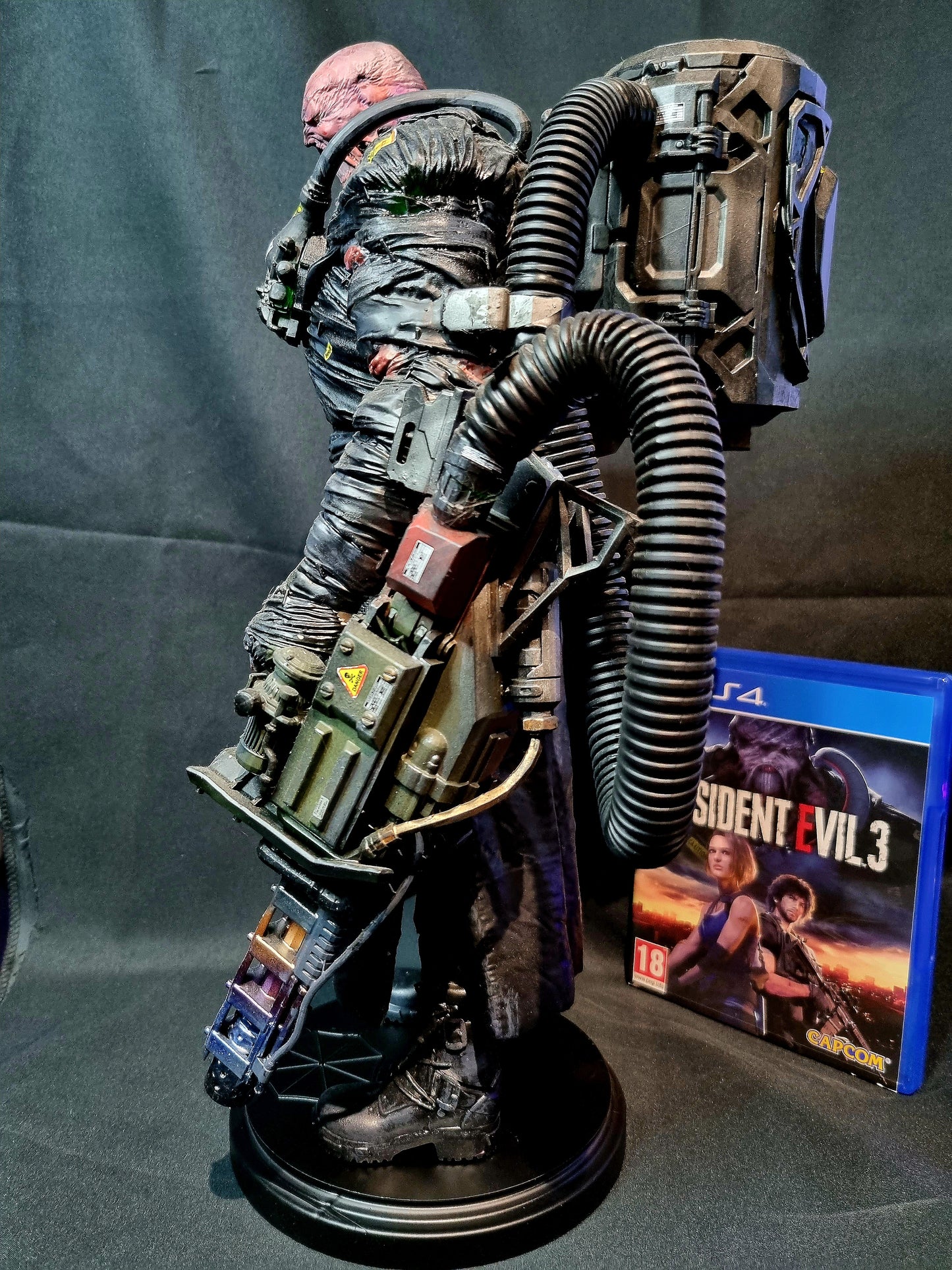 HUGE Resident Evil Nemesis 1/6 Figure Flammenwerfer Variant w/ base 15.5 INCHES TALL!