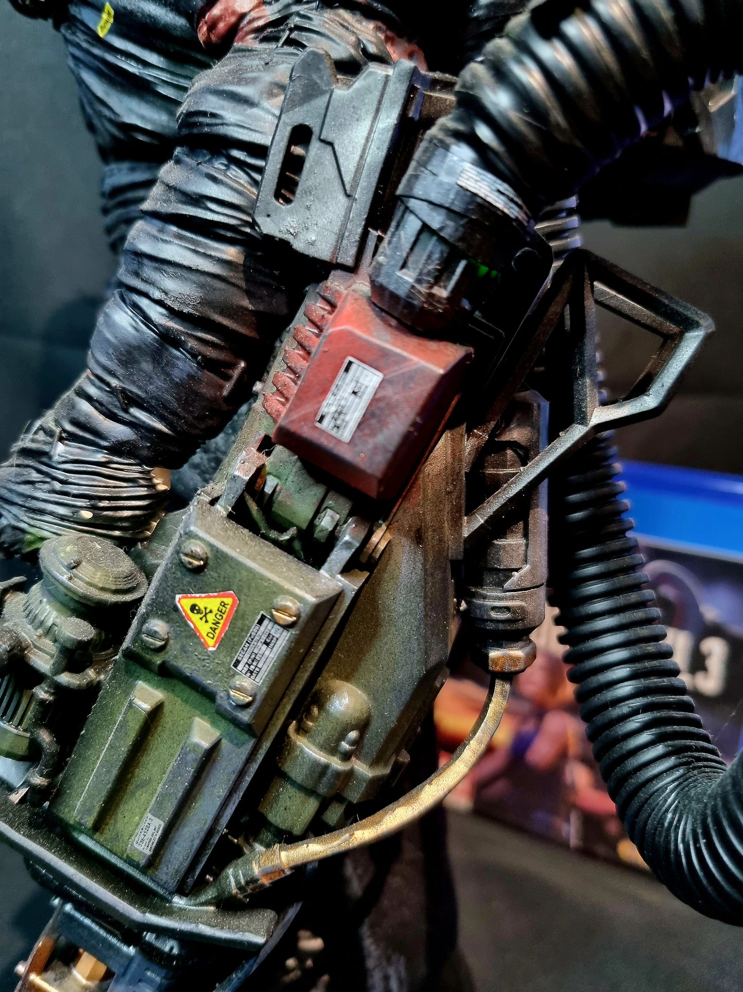 HUGE Resident Evil Nemesis 1/6 Figure Flammenwerfer Variant w/ base 15.5 INCHES TALL!