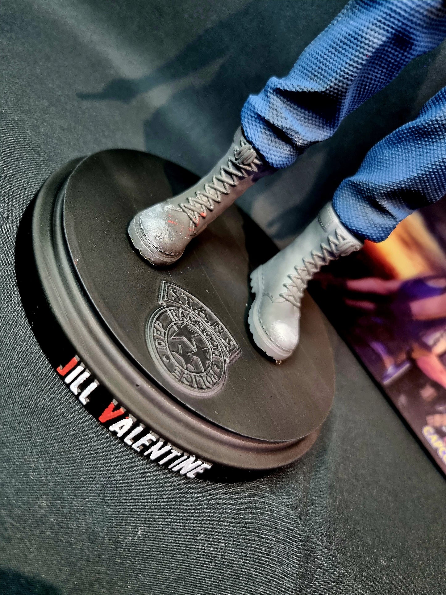 Resident Evil Jill Valentine 1/6 STARS figure w/ base