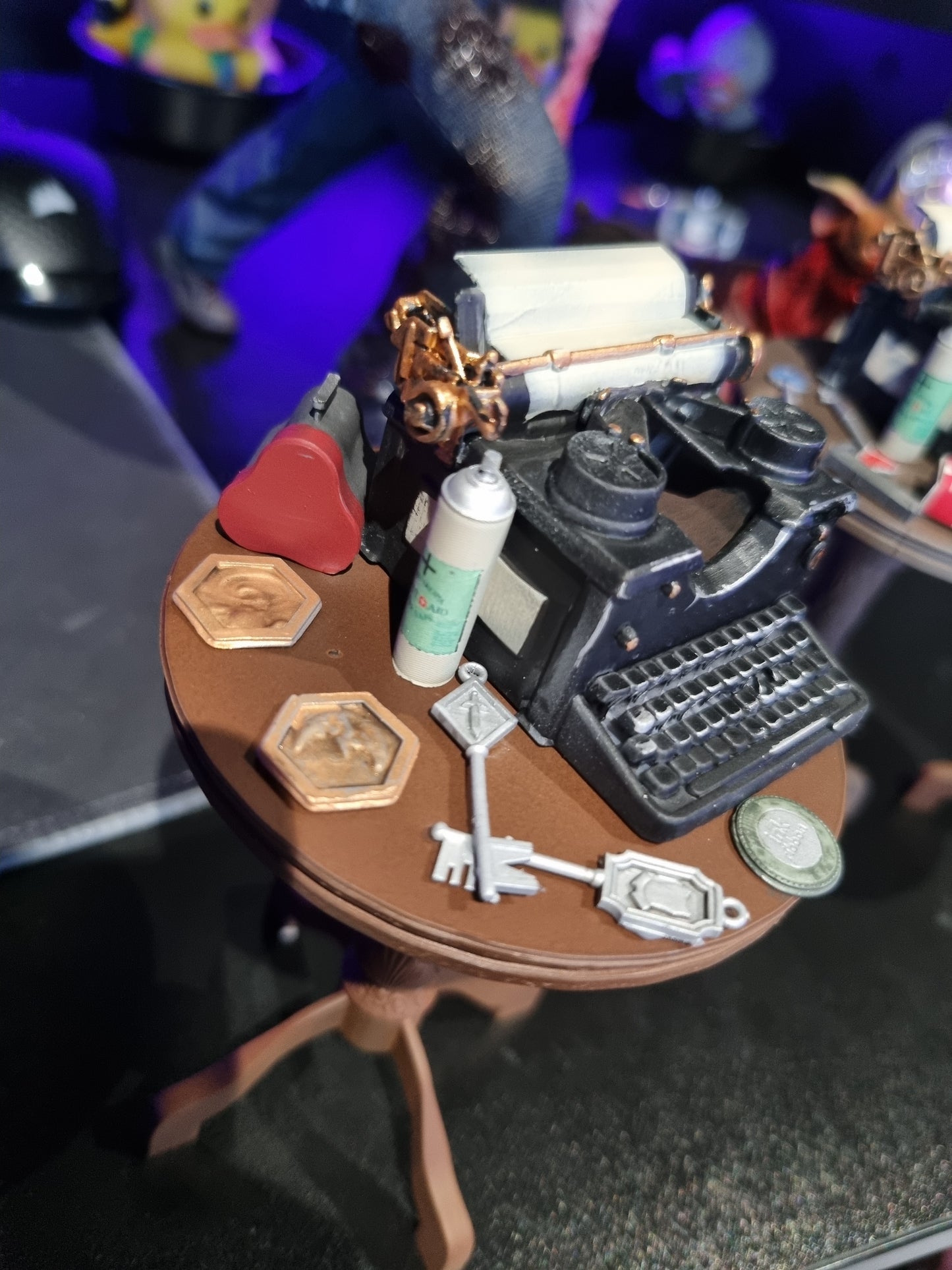 Resident Evil 1/6 Typewriter, Table & Keys