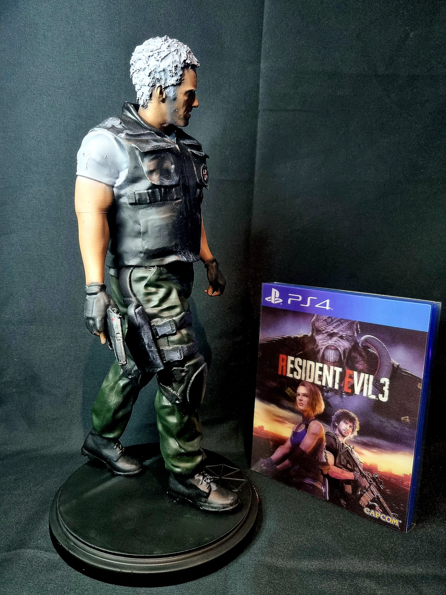 UBCS Nikolai Zinoviev 1/6 Resident Evil figure w/ base