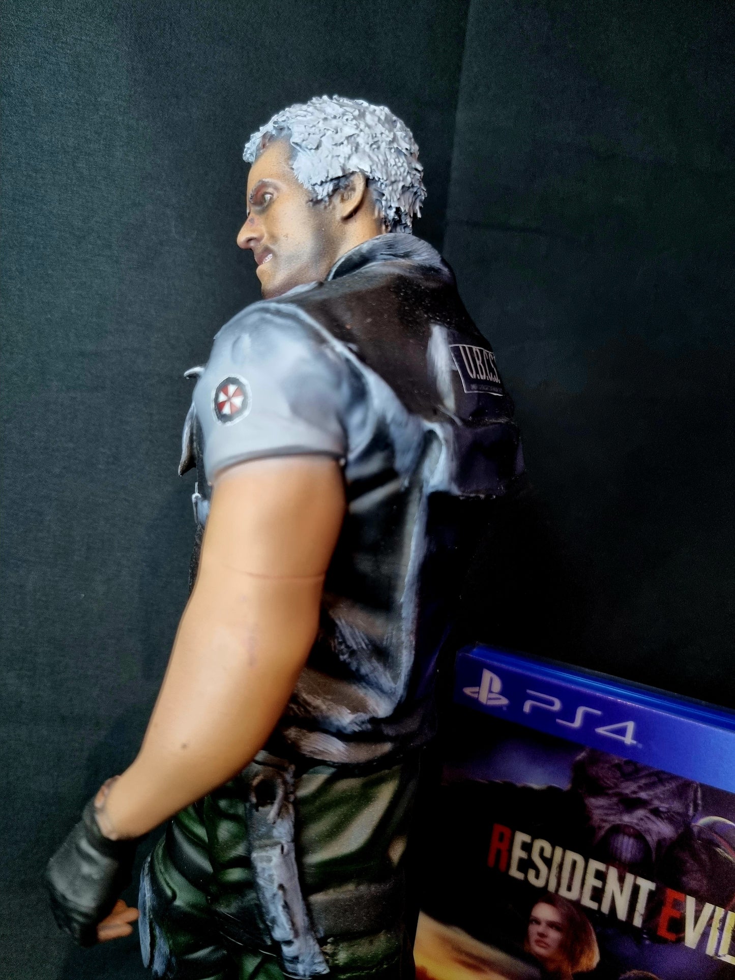 UBCS Nikolai Zinoviev 1/6 Resident Evil figure w/ base