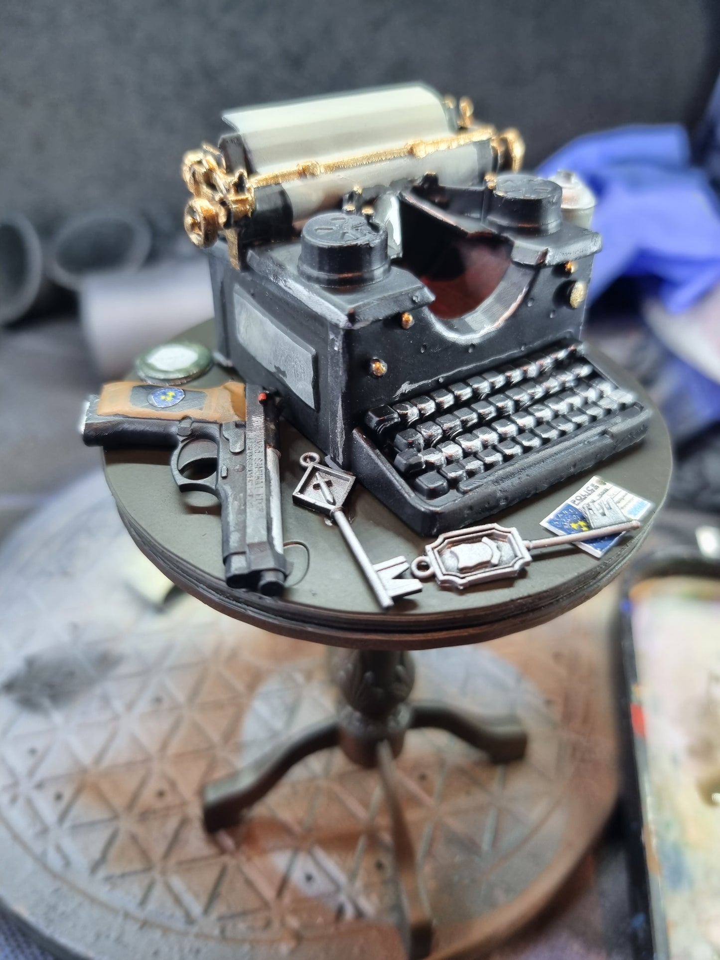 Resident Evil 1/6 Typewriter, Table & Keys