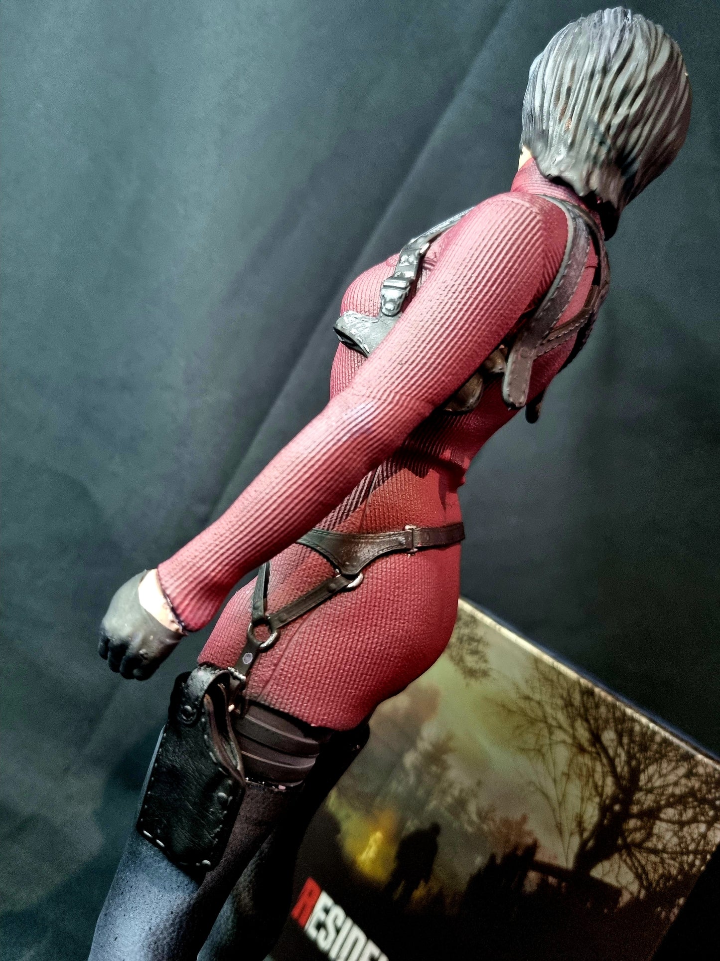 Resident Evil 4 Remake Ada Wong 1/6 figure w/ base