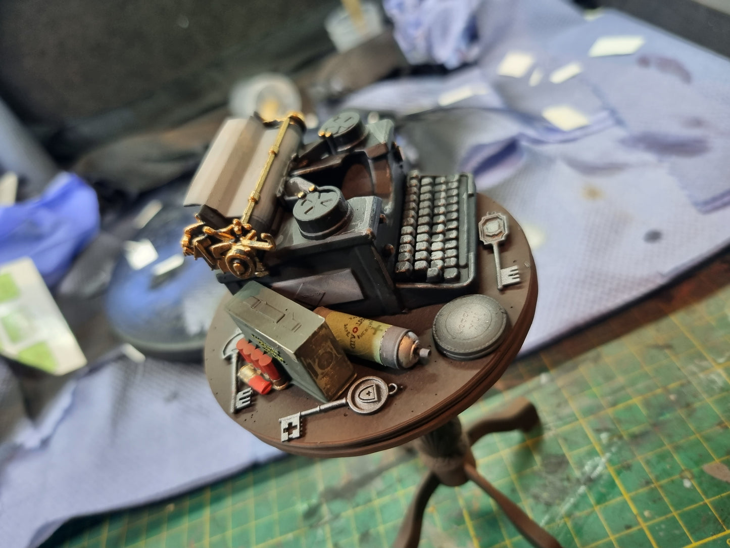 Resident Evil 1/6 Typewriter, Table & Keys