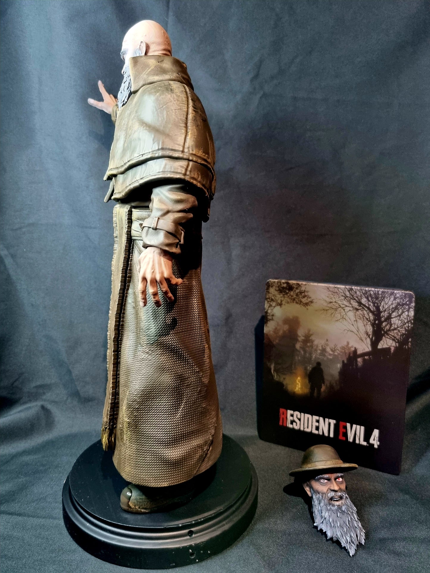 Resident Evil 4 Remake Bitores Mendez 1/6 Statue with interchangeable heads