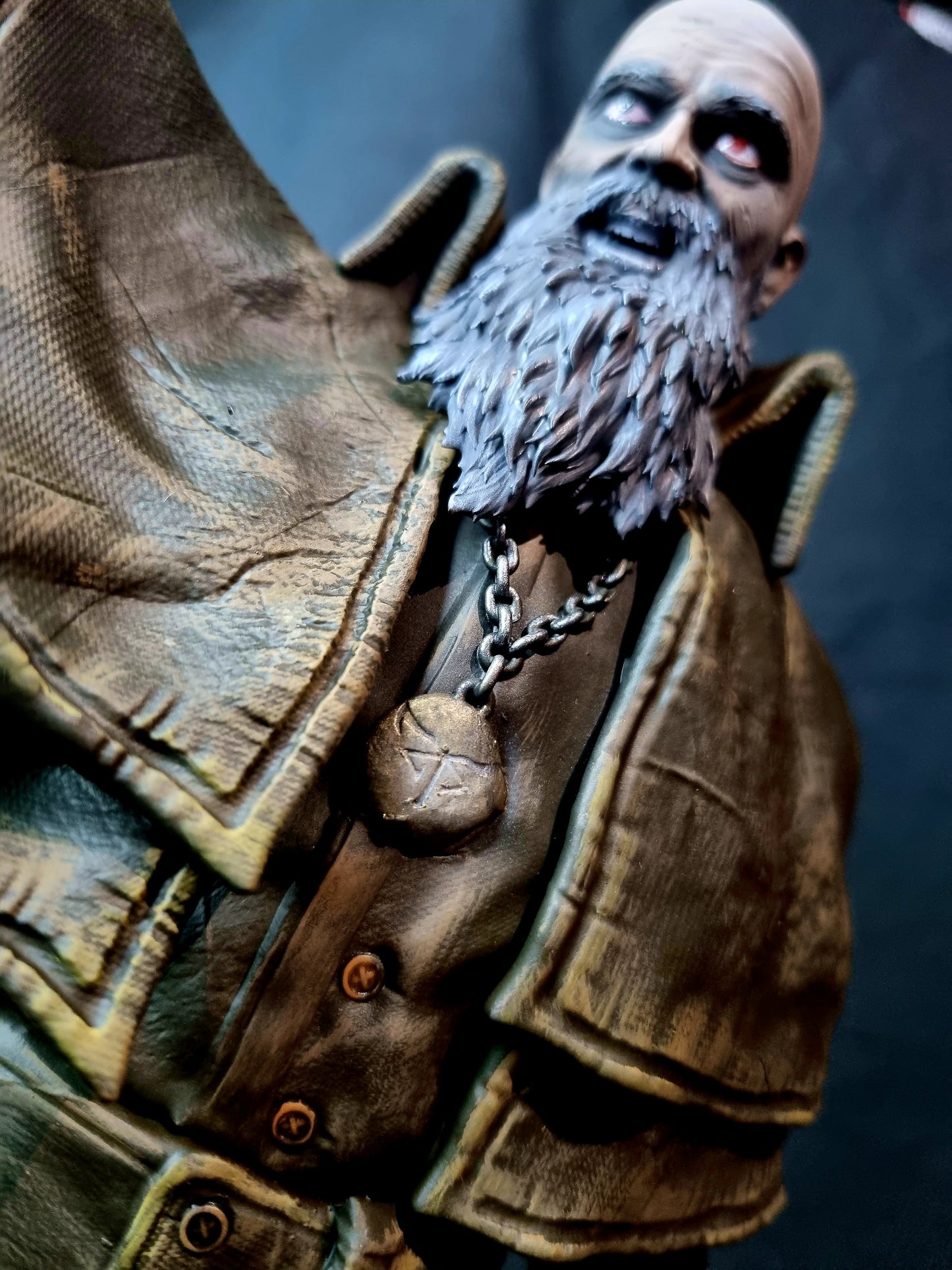 Resident Evil 4 Remake Bitores Mendez 1/6 Statue with interchangeable heads