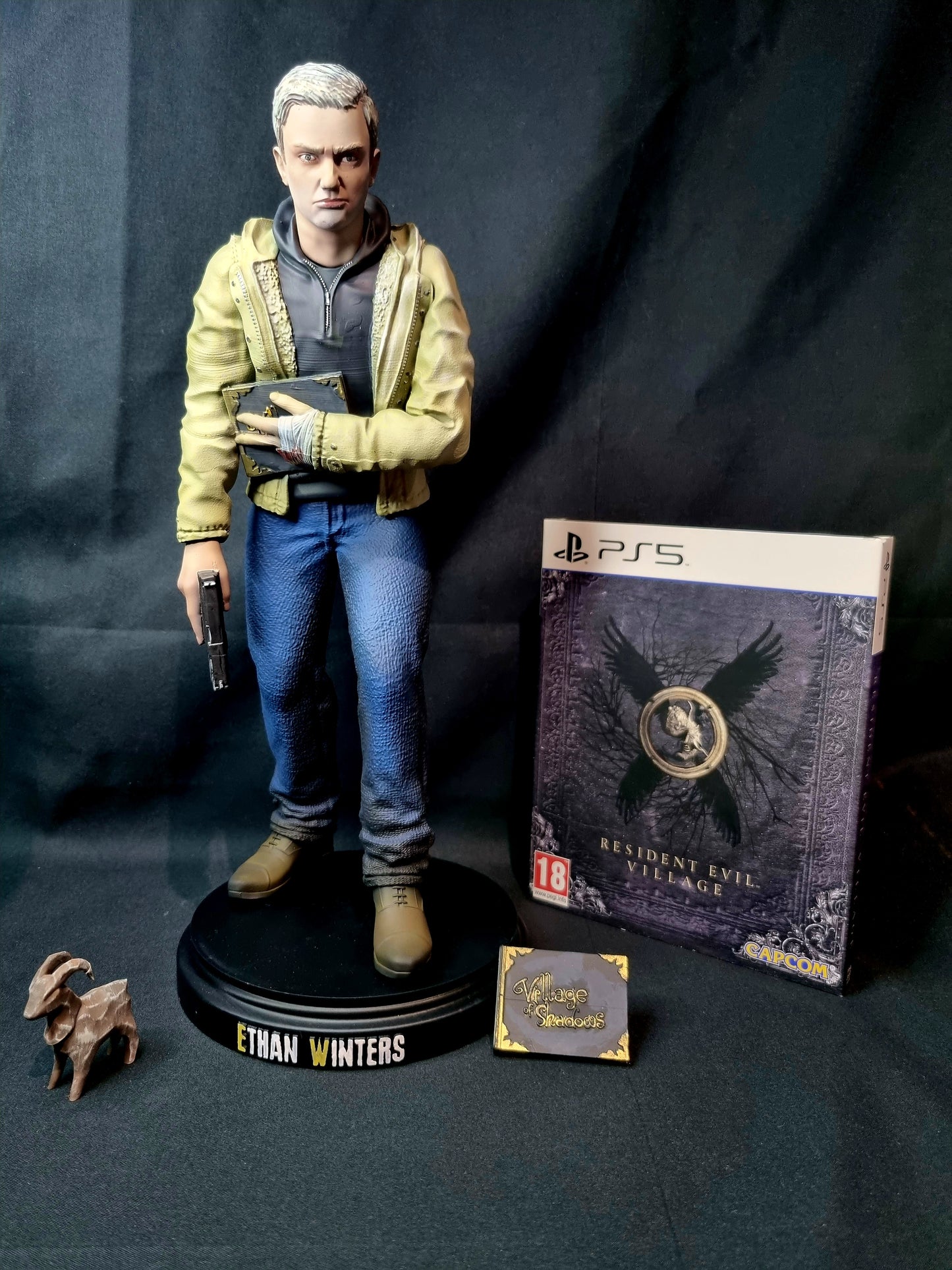 Resident Evil Village Ethan Winters 1/6 Statue with accessories