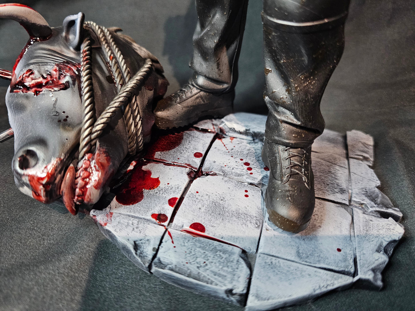 Resident Evil 4 Remake Leon Kennedy Premium Statue