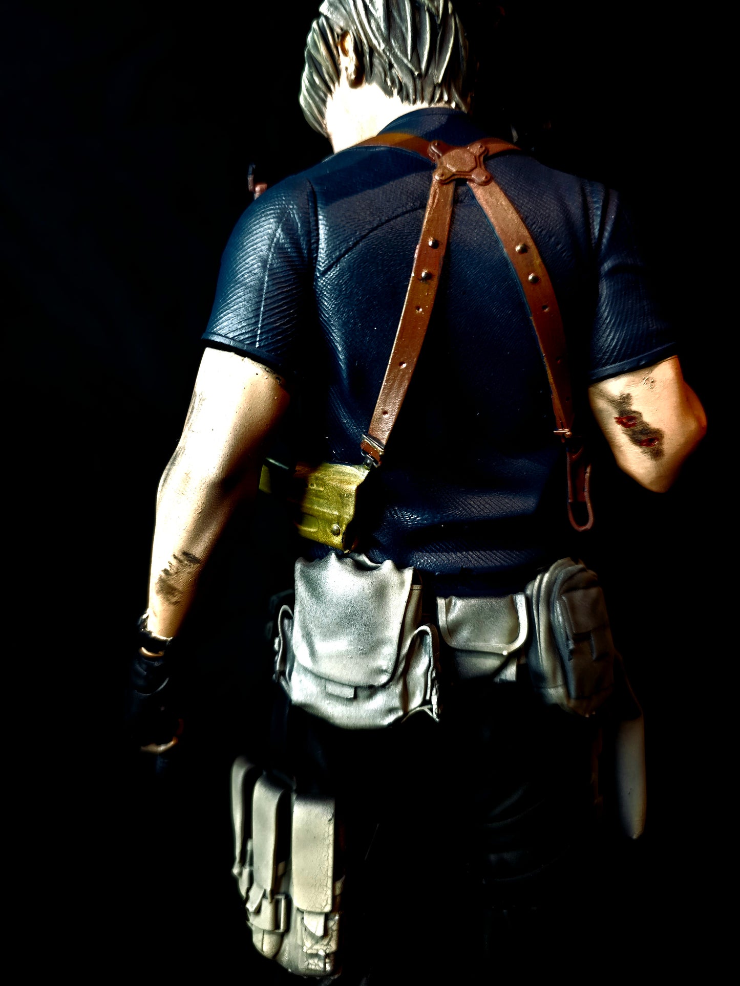 Resident Evil 4 Remake Leon Kennedy Premium Statue