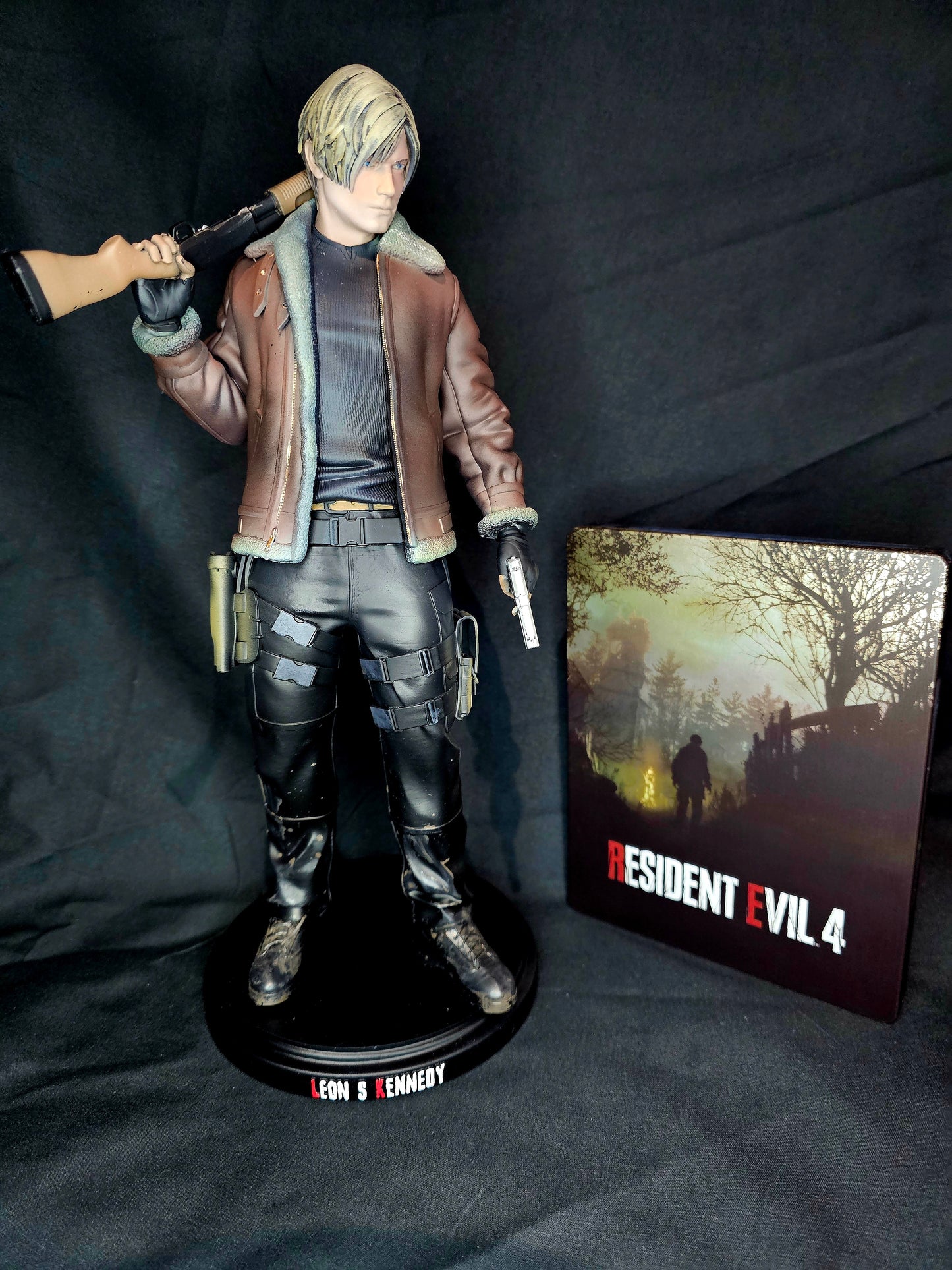 Resident Evil 4 Remake Leon Kennedy V2 with Jacket