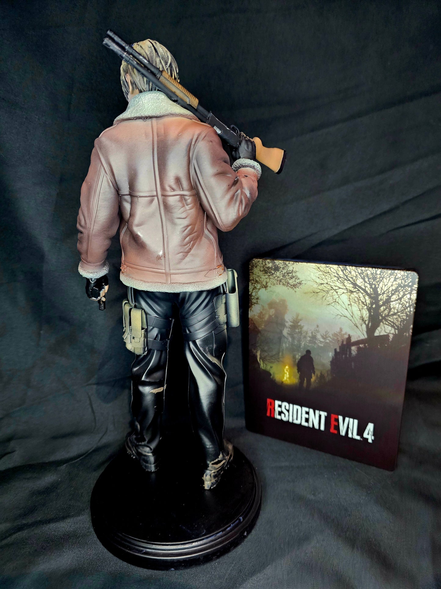 Resident Evil 4 Remake Leon Kennedy V2 with Jacket
