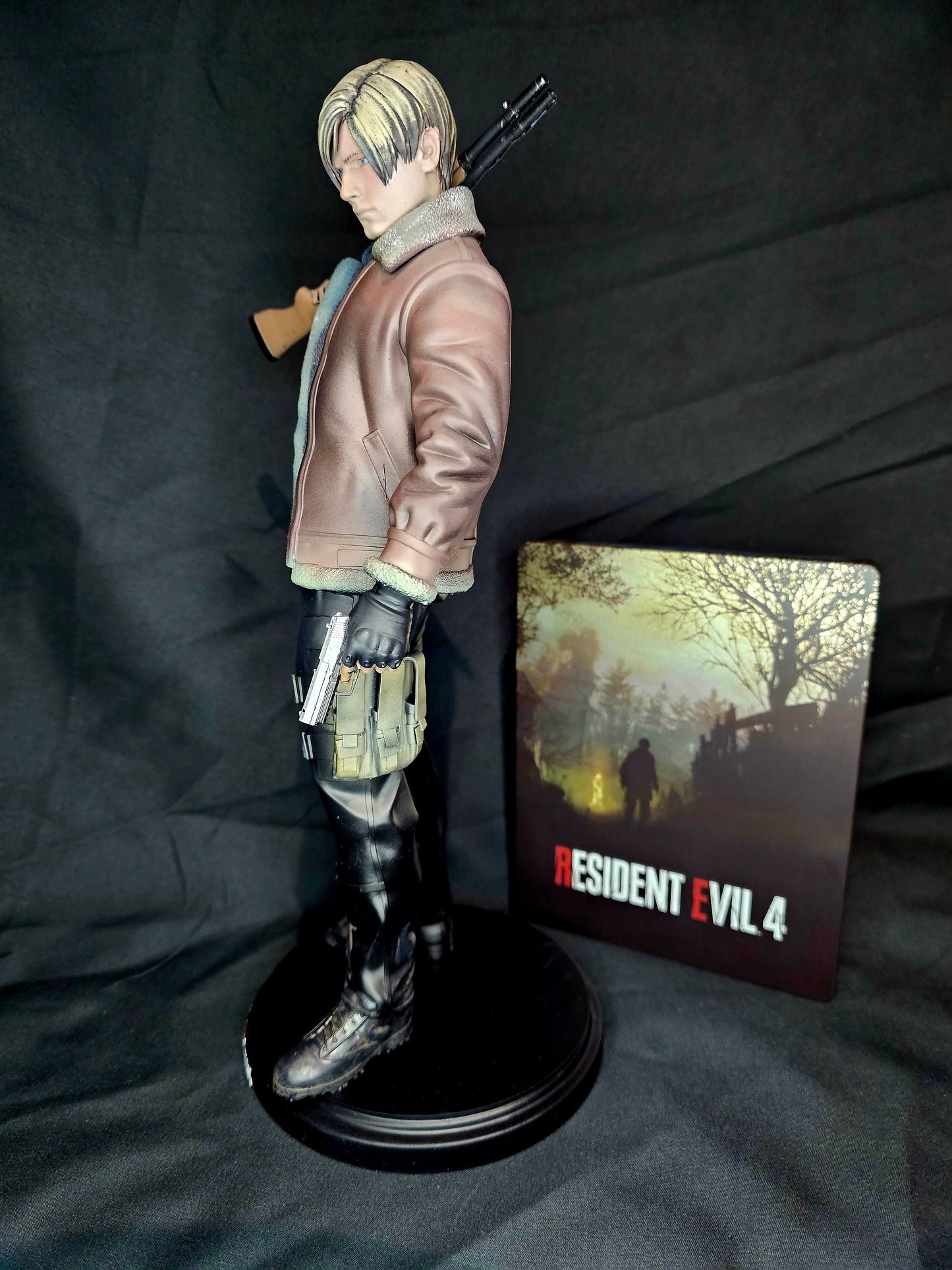 Resident Evil 4 Remake Leon Kennedy V2 with Jacket