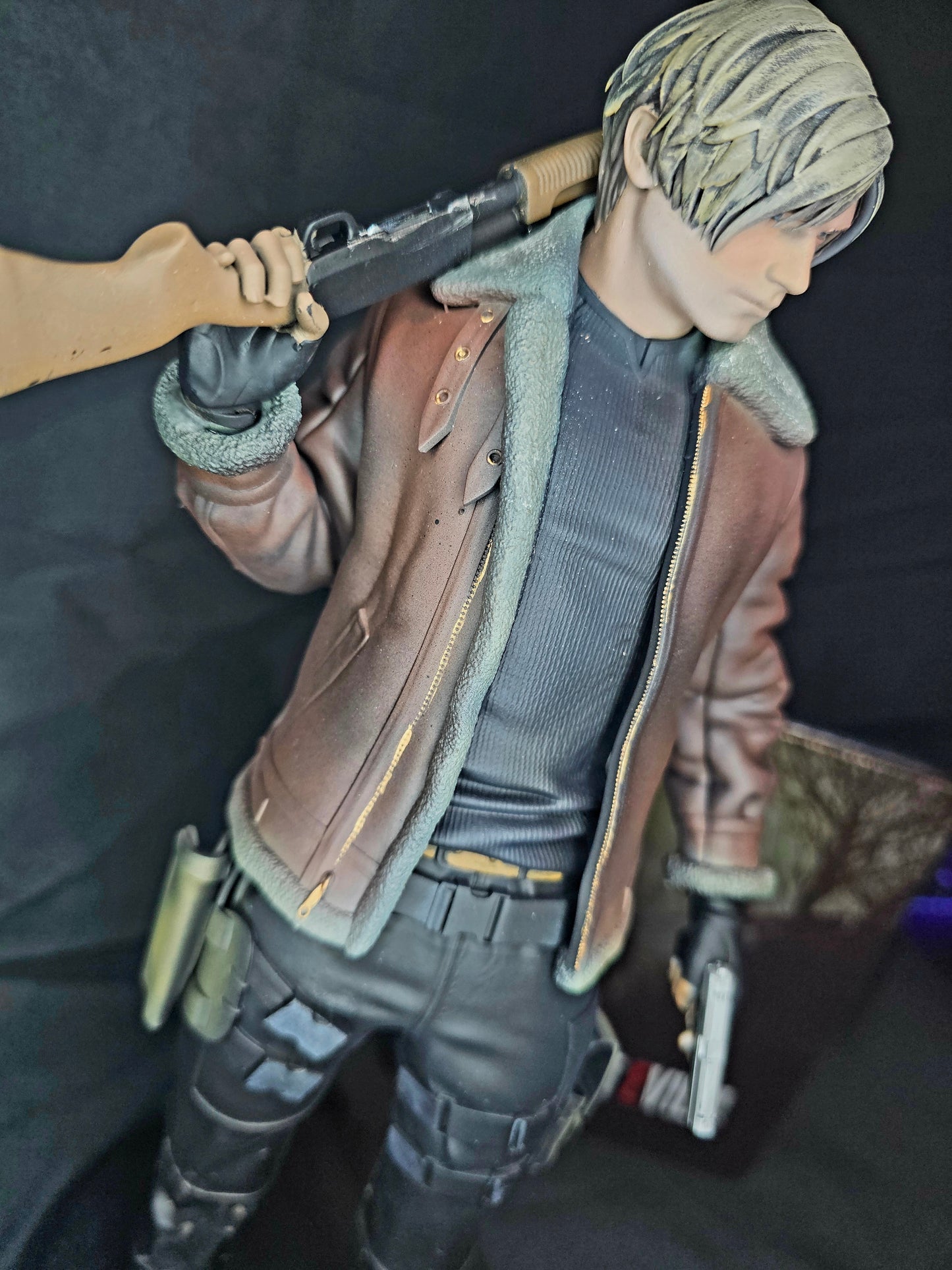 Resident Evil 4 Remake Leon Kennedy V2 with Jacket