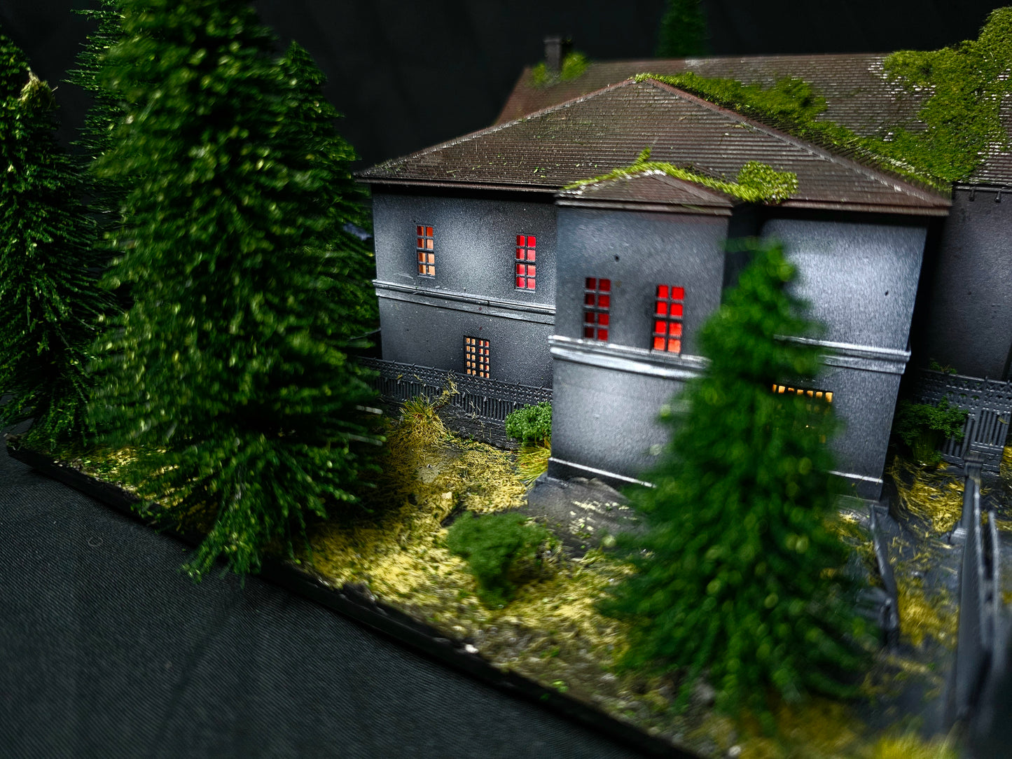 Resident Evil Spencer Mansion with lights limited numbers Worldwide