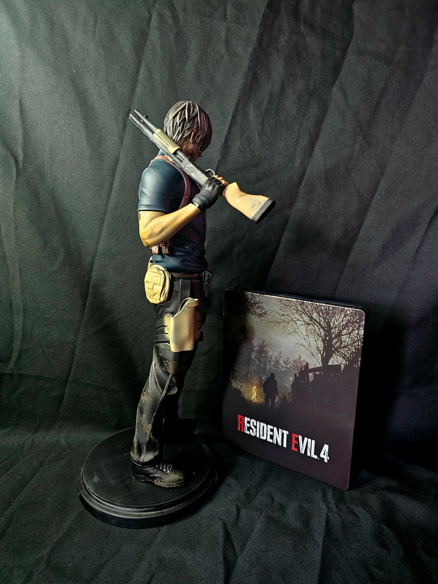 Resident Evil 4 Remake 1/6 Leon Kennedy No Jacket Variant