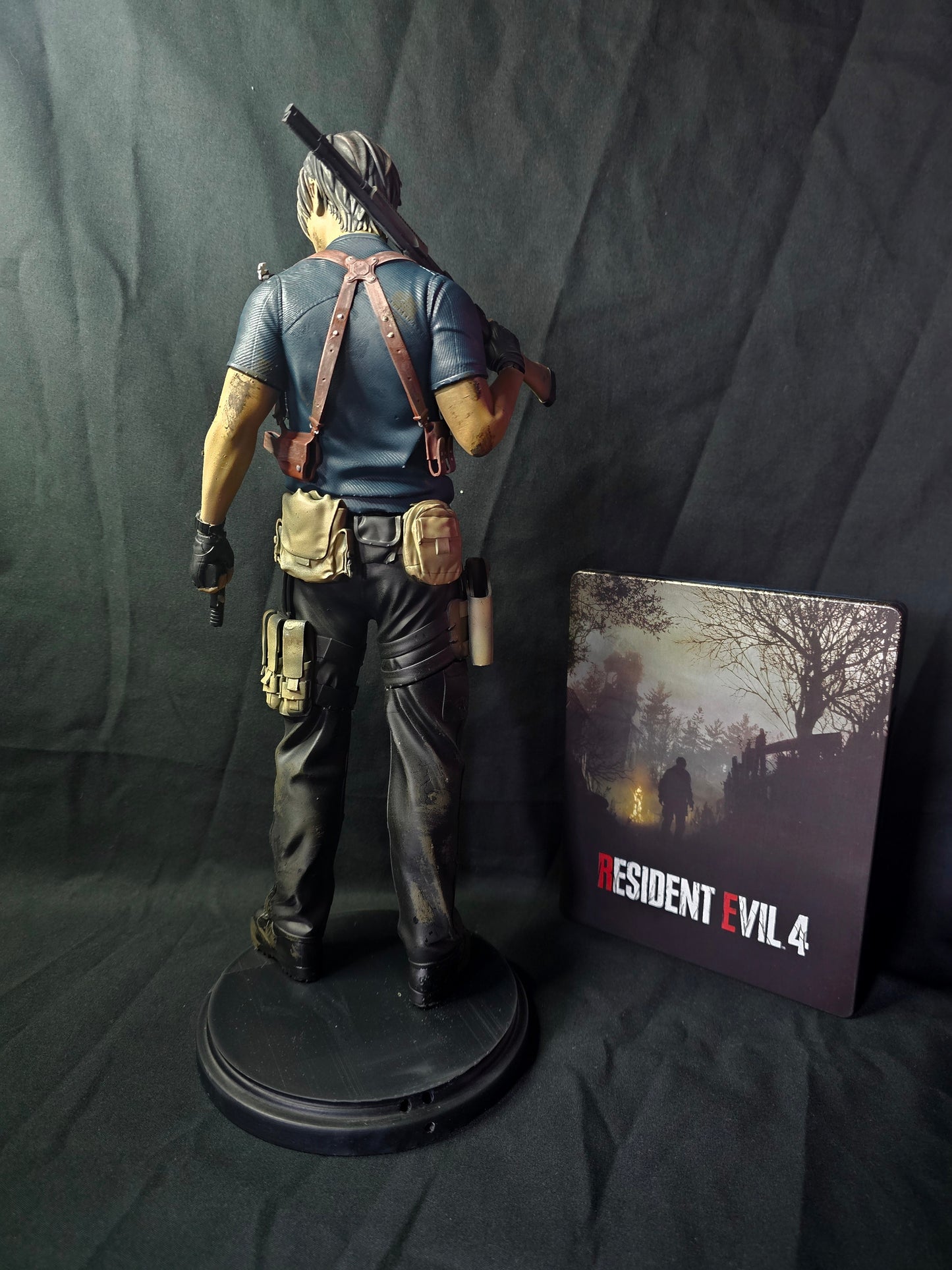 Resident Evil 4 Remake 1/6 Leon Kennedy No Jacket Variant