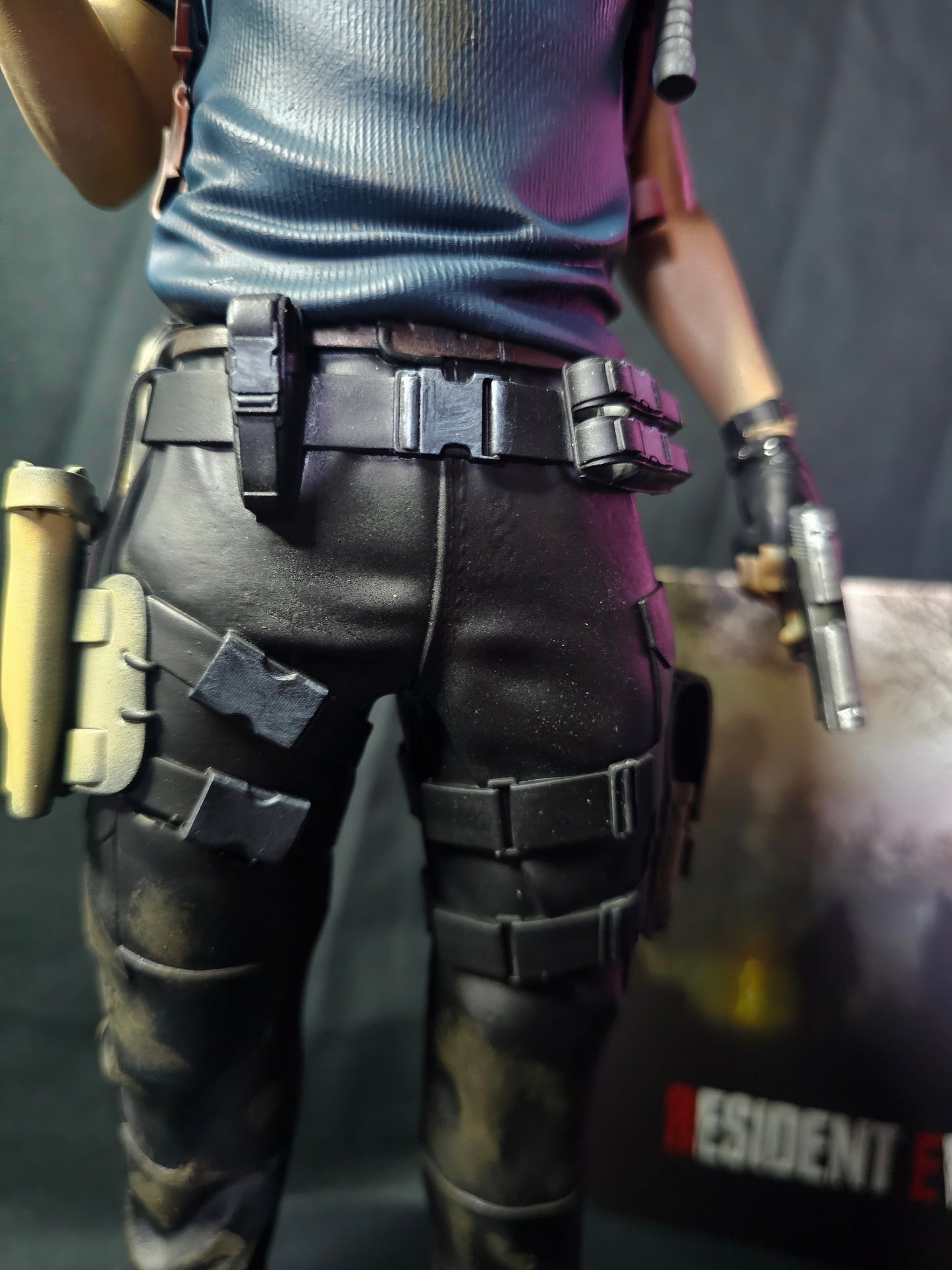 Resident Evil 4 Remake 1/6 Leon Kennedy No Jacket Variant
