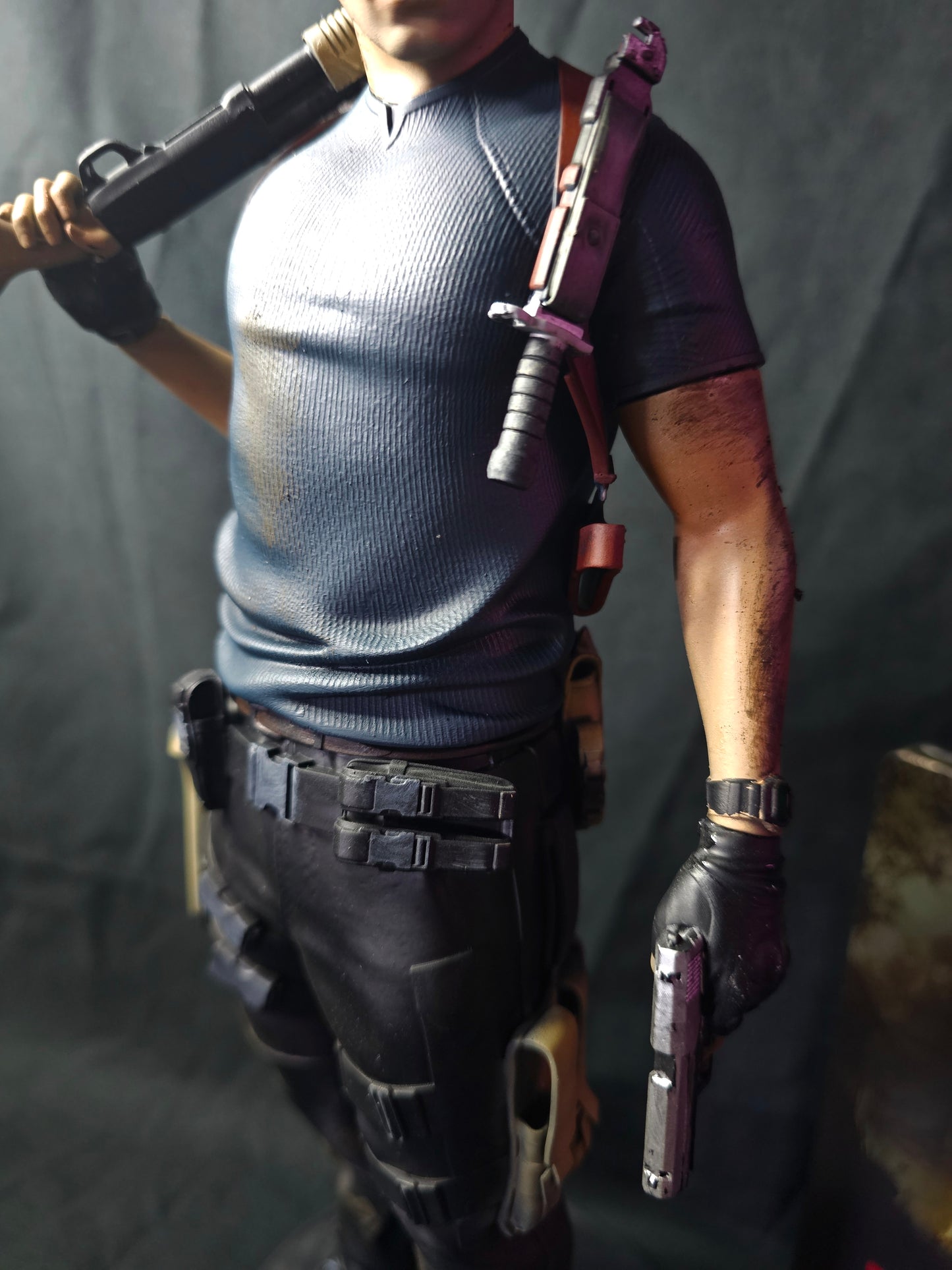 Resident Evil 4 Remake 1/6 Leon Kennedy No Jacket Variant