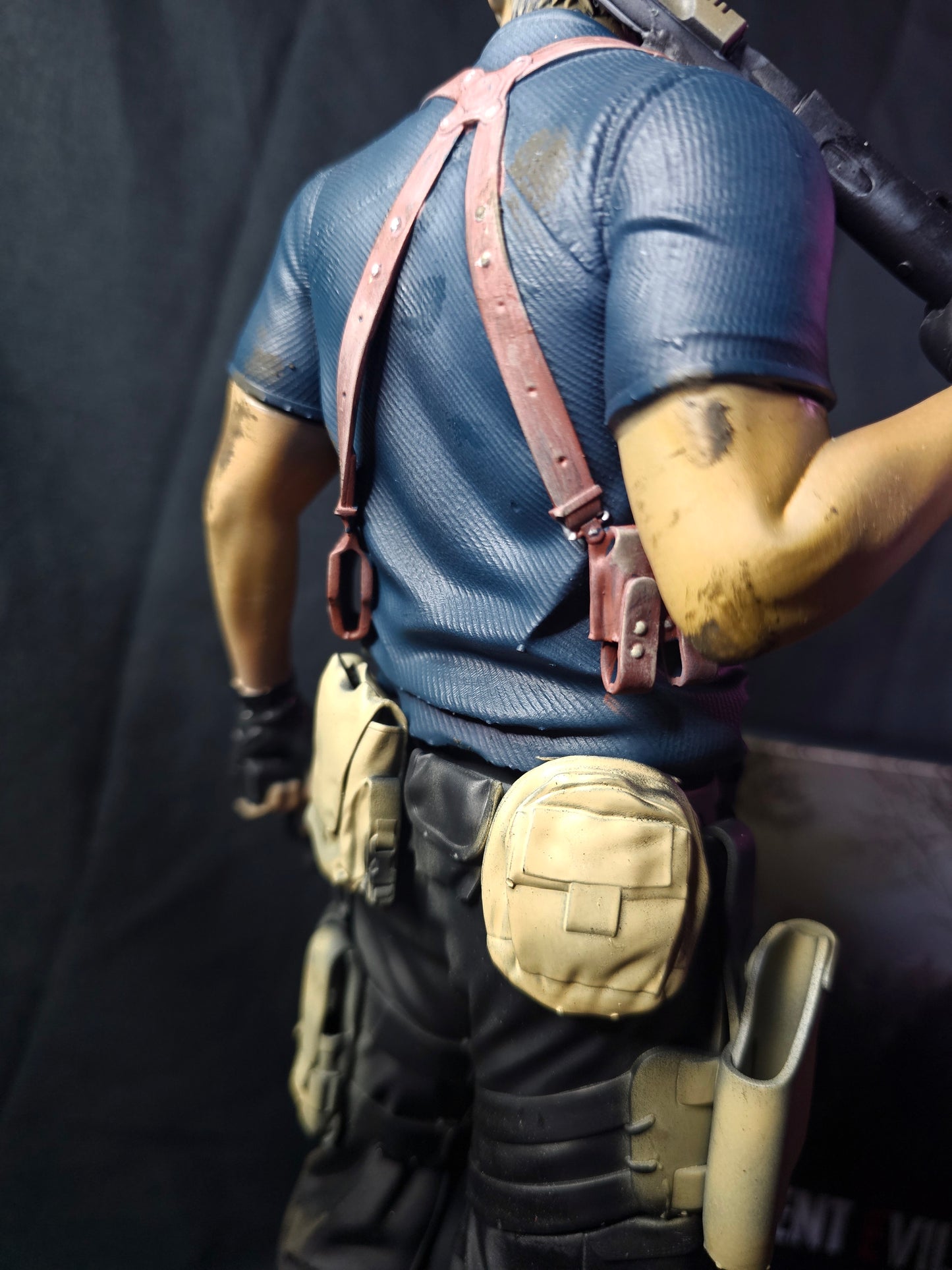 Resident Evil 4 Remake 1/6 Leon Kennedy No Jacket Variant