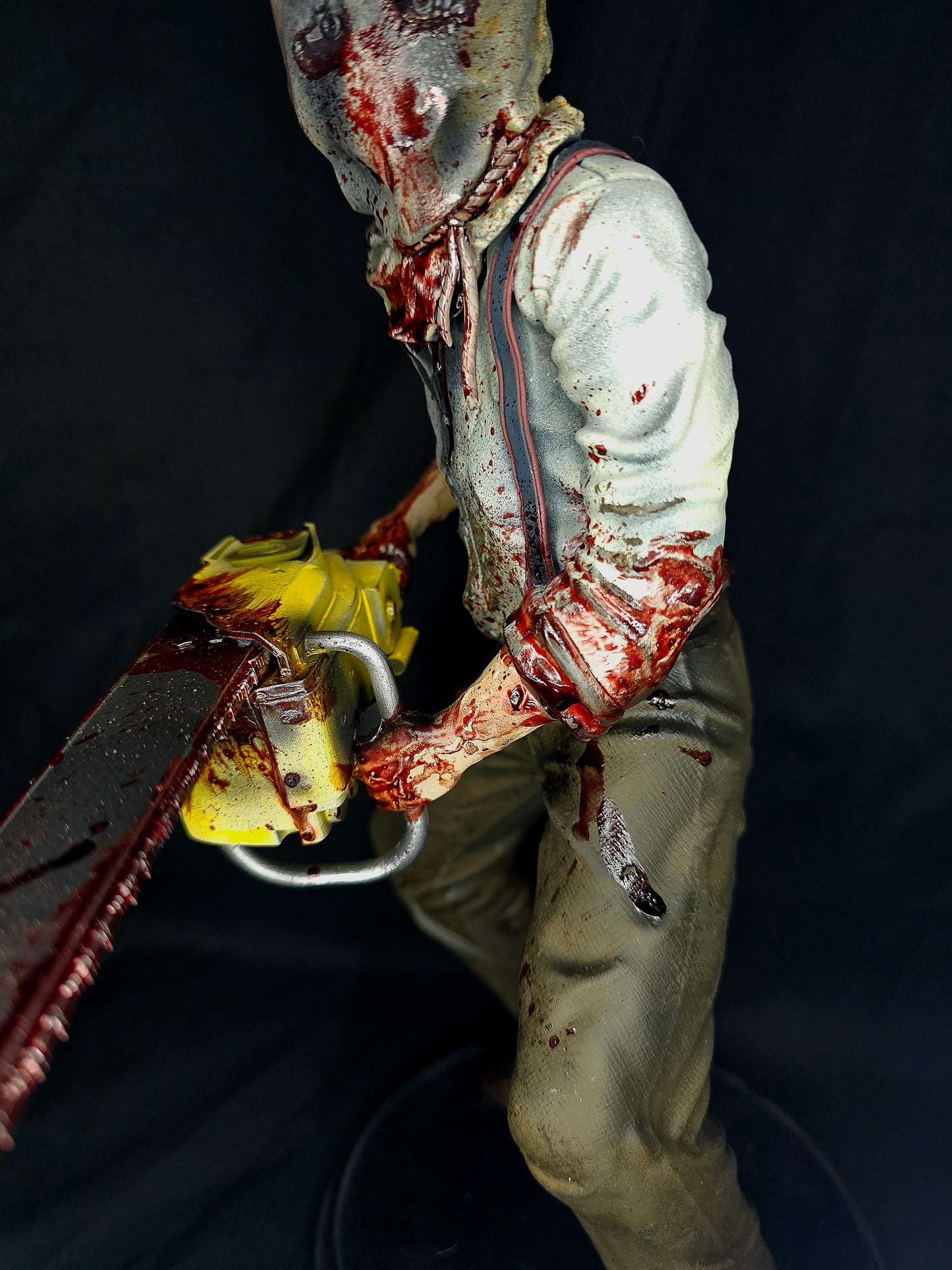 Resident Evil 4 Remake Dr Salvador 1/6 Statue w/ Base