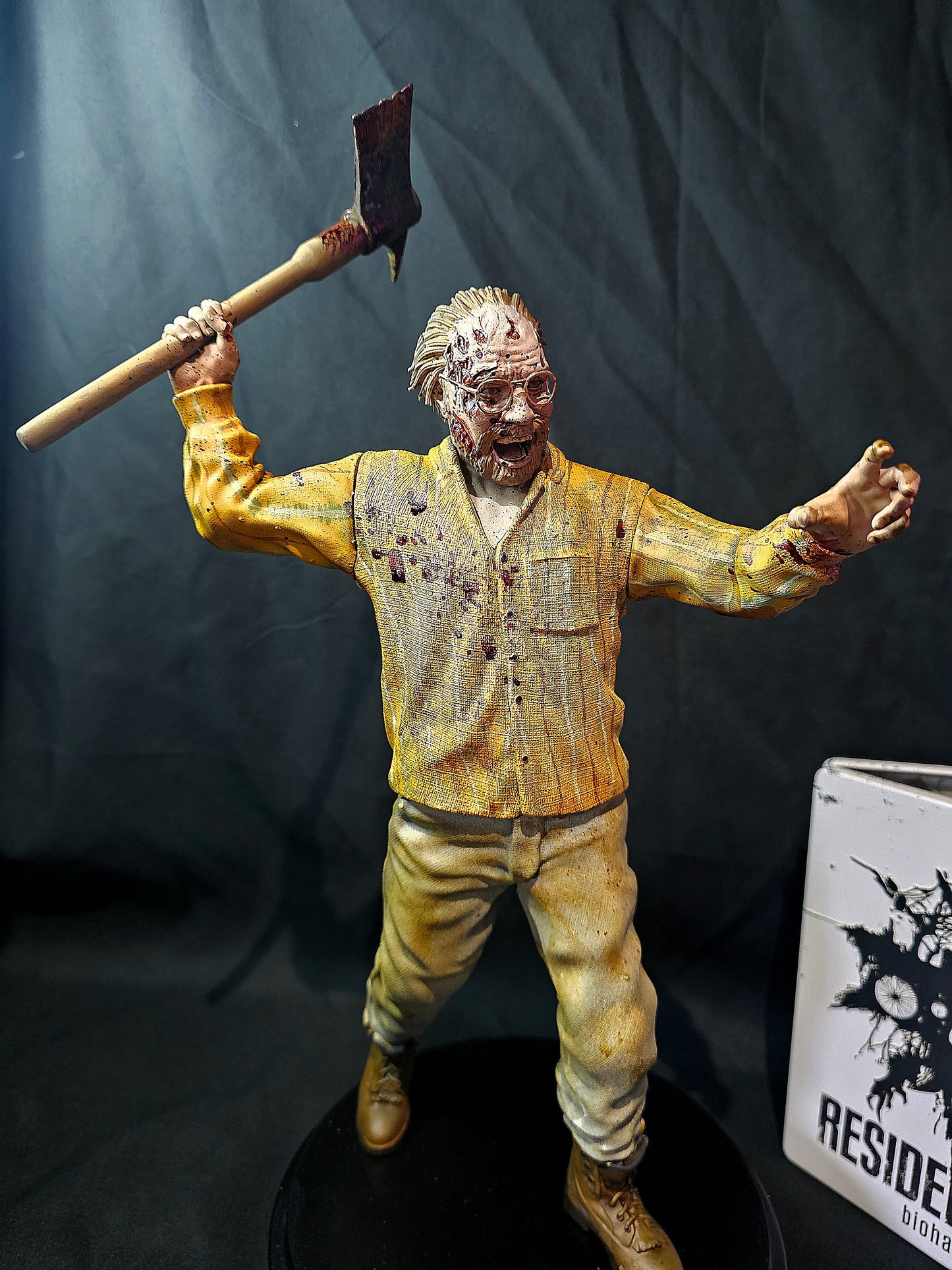 1/6 Resident Evil 7 Jack Baker premium statue with Interchangeable heads and arms