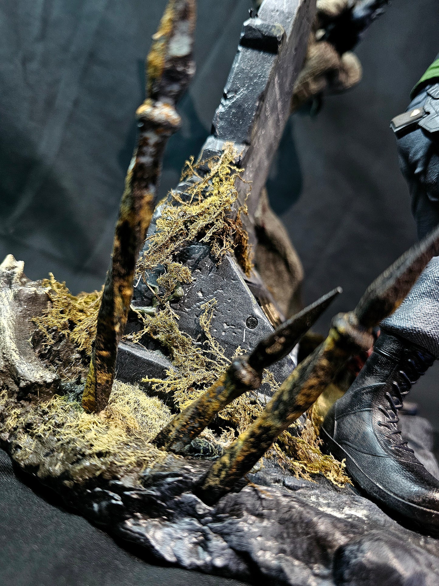 1/6 Resident Evil Chris Redfield Premium Statue & Diorama