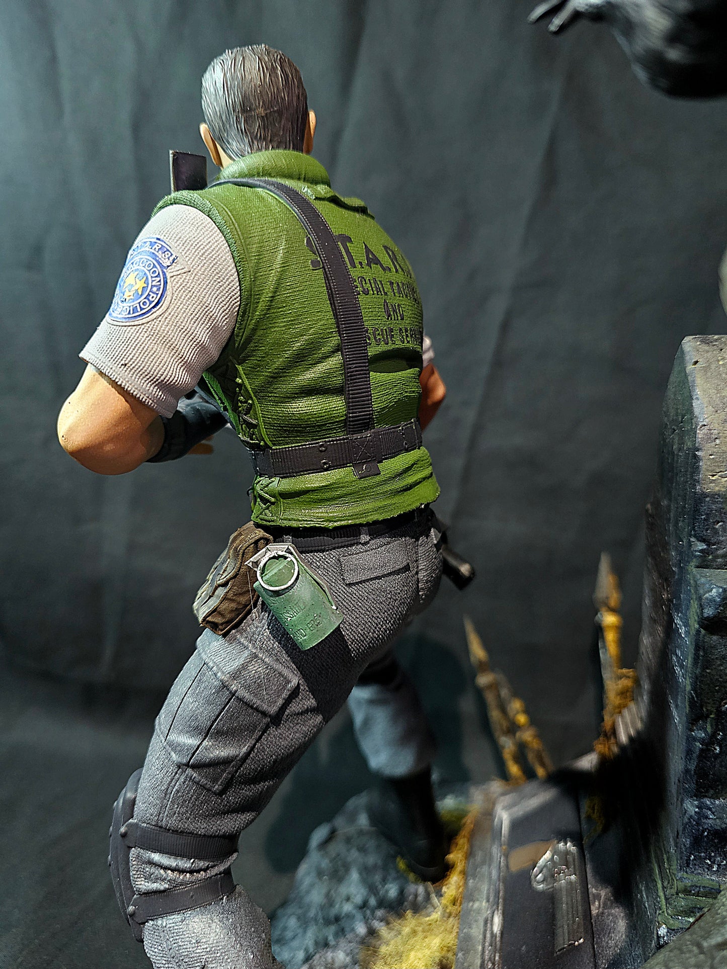 1/6 Resident Evil Chris Redfield Premium Statue & Diorama
