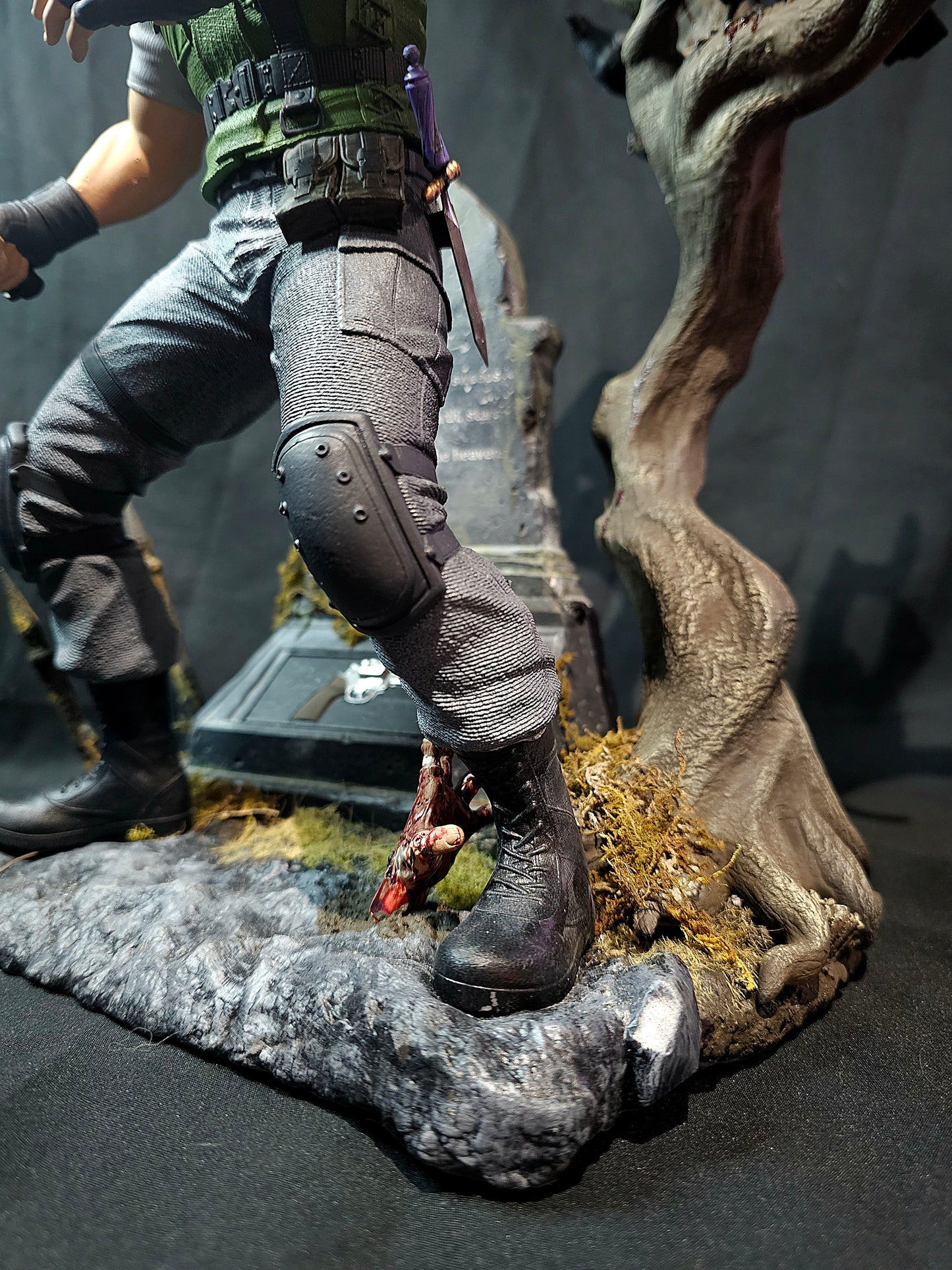 1/6 Resident Evil Chris Redfield Premium Statue & Diorama