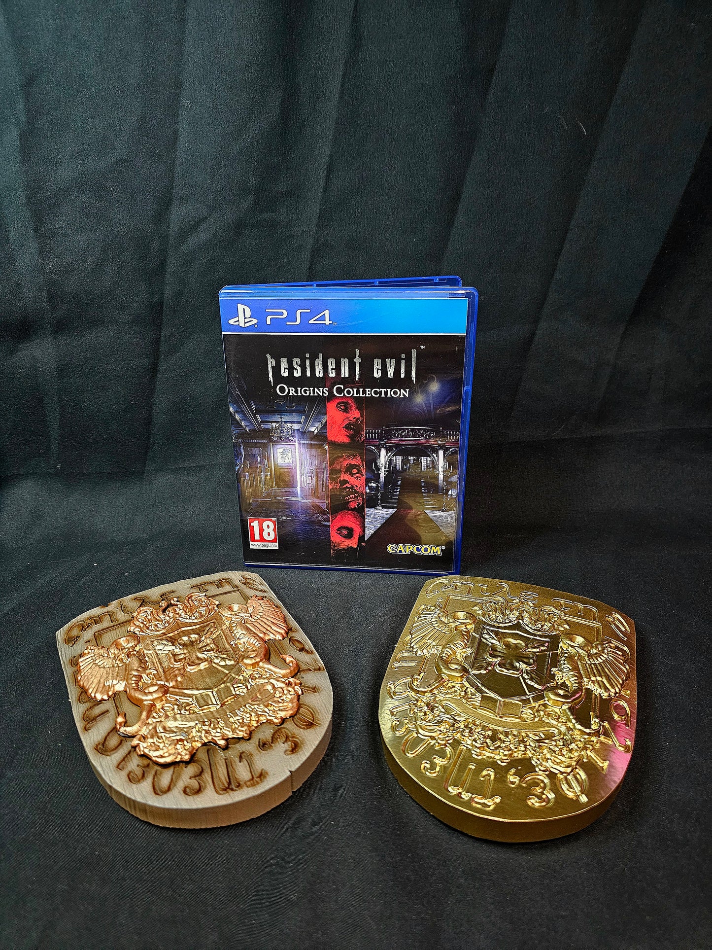 Resident Evil Spencer Mansion Wooden And Gold Emblem Half Scale prop