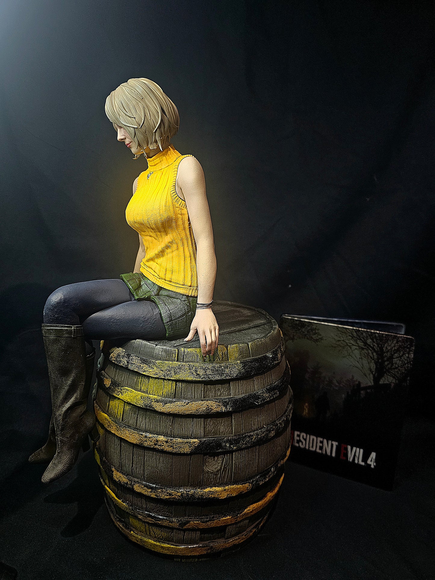 Resident Evil 4 1/4 Premium Ashley Graham statue
