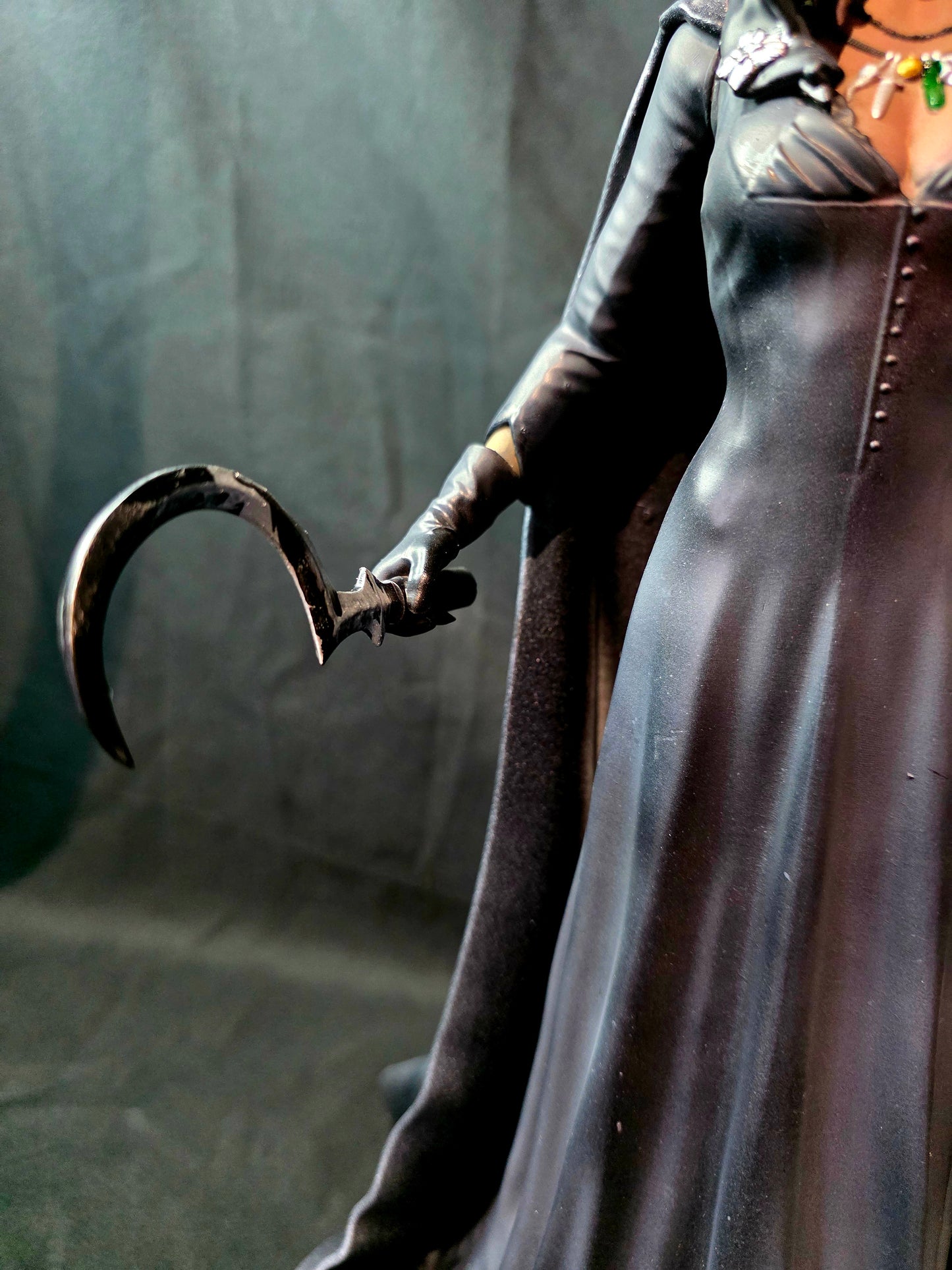 Resident Evil Village Daniela Dimitrescu 1/6 Statue