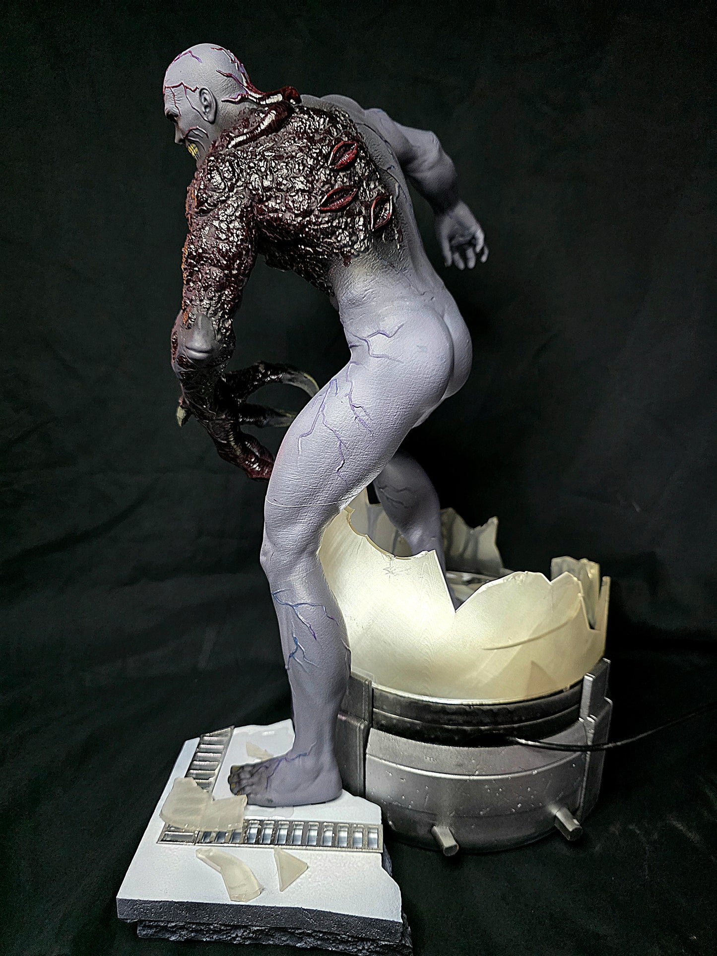 Resident Evil Tyrant 1/6 Statue With USB Lighting