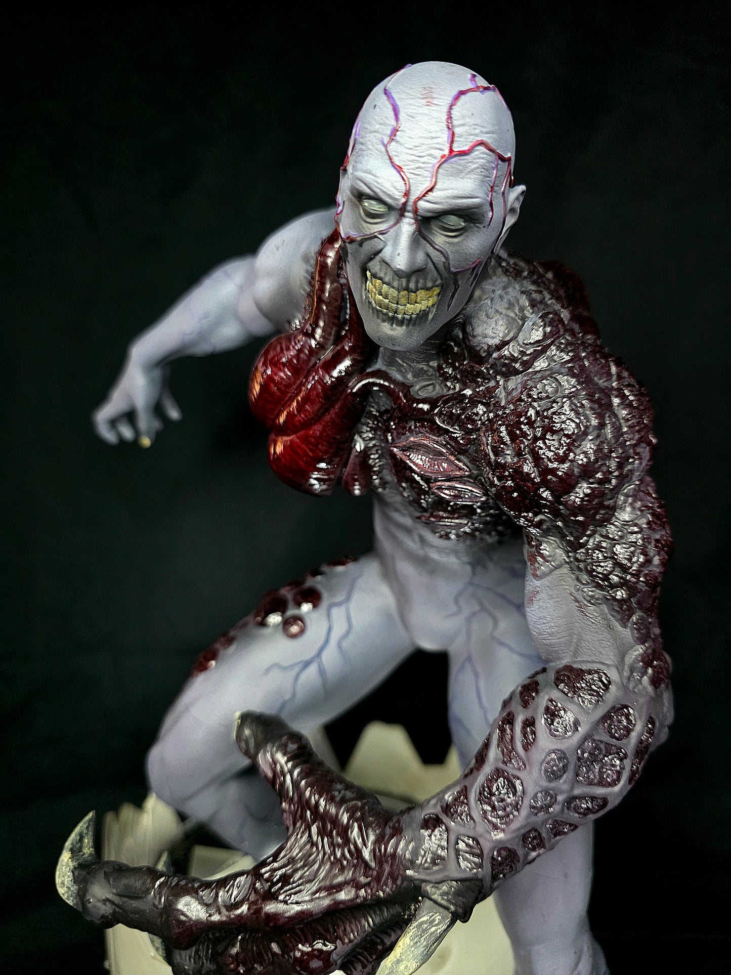 Resident Evil Tyrant 1/6 Statue With USB Lighting