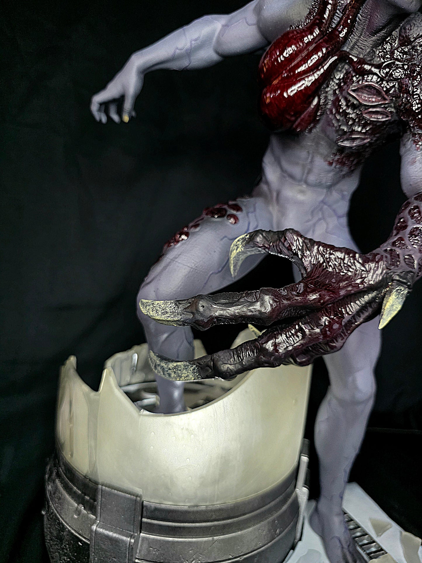 Resident Evil Tyrant 1/6 Statue With USB Lighting