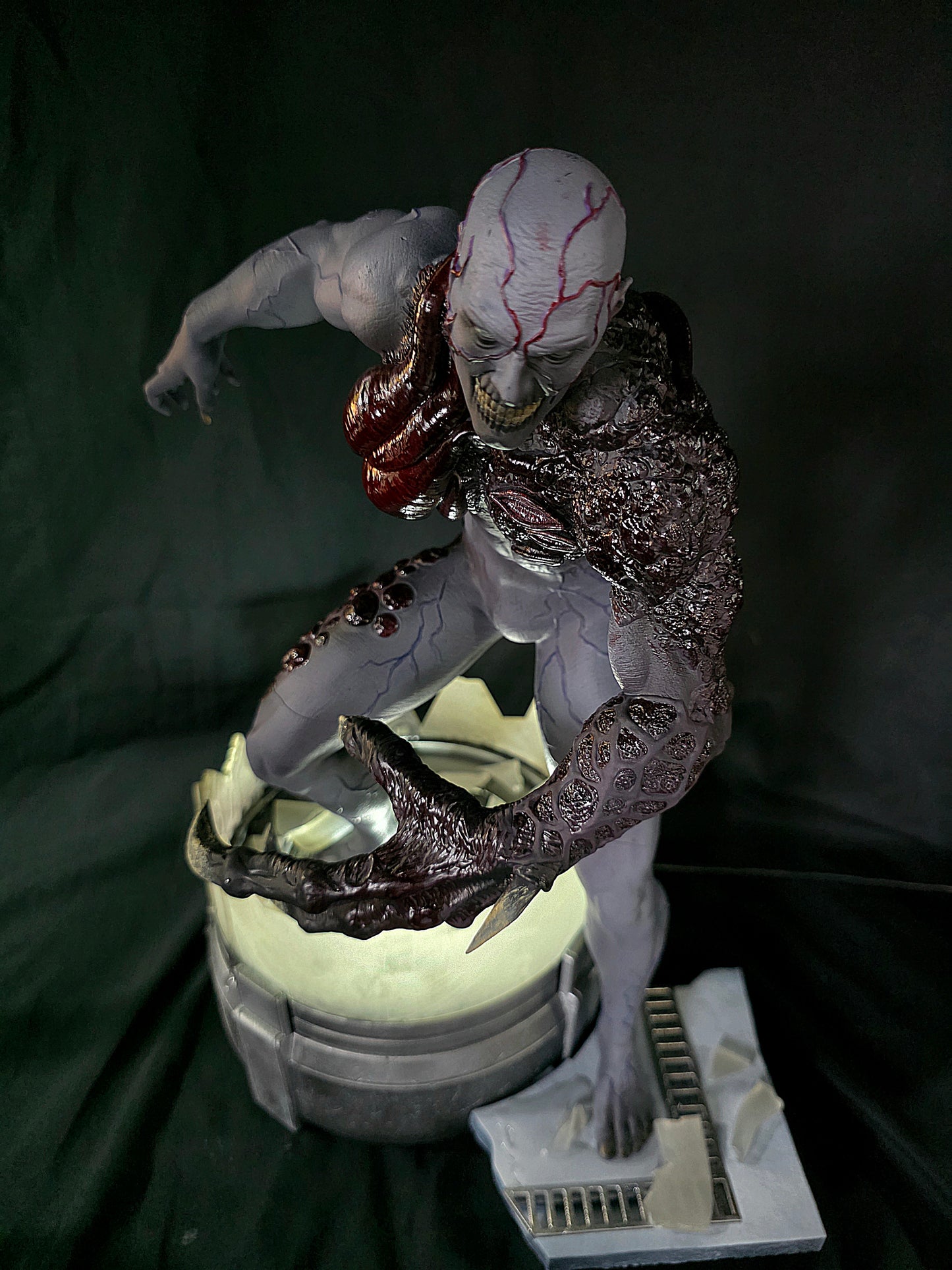 Resident Evil Tyrant 1/6 Statue With USB Lighting