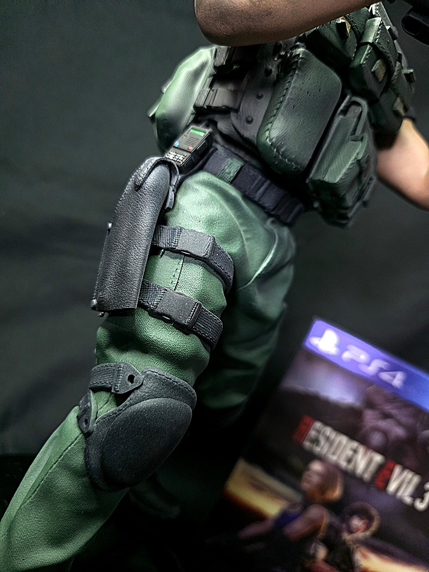 Carlos Oliveira Resident Evil 3 1/6 figure w/ base