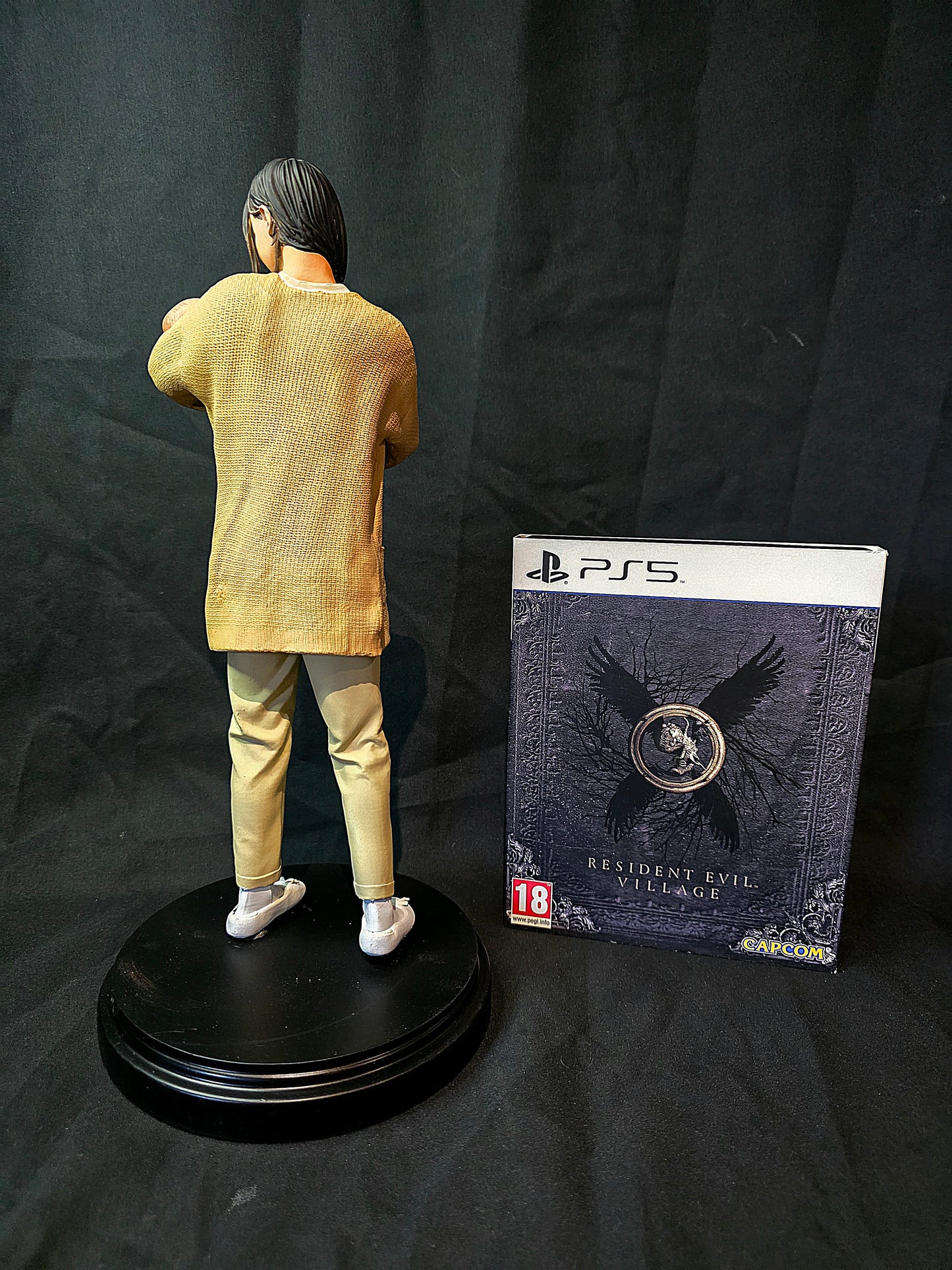 Resident Evil Village Mia & Rose Winters 1/6 Statue