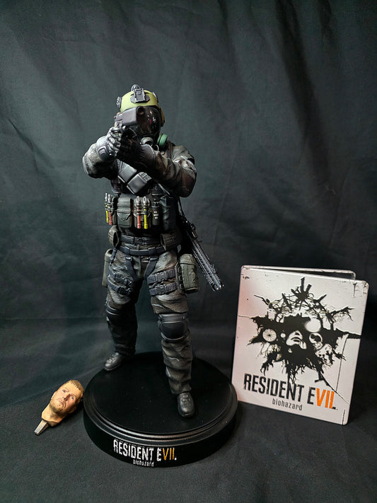 1/6 Resident Evil 7 Chris Redfield Statue with Interchangeable heads