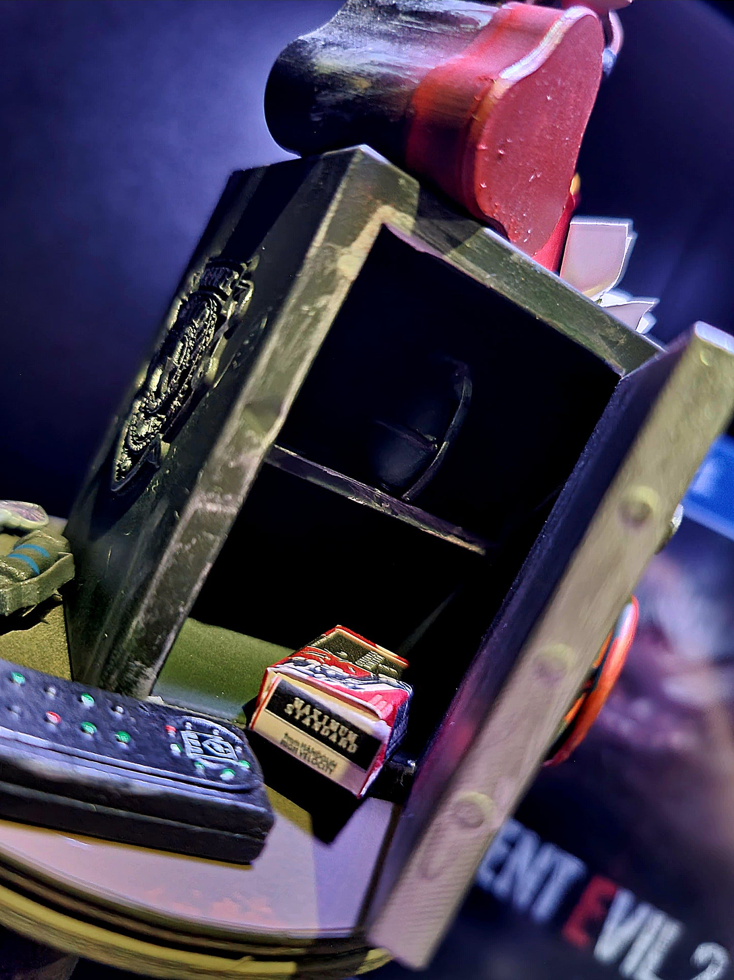Resident Evil Accessories, safe and table 1/6
