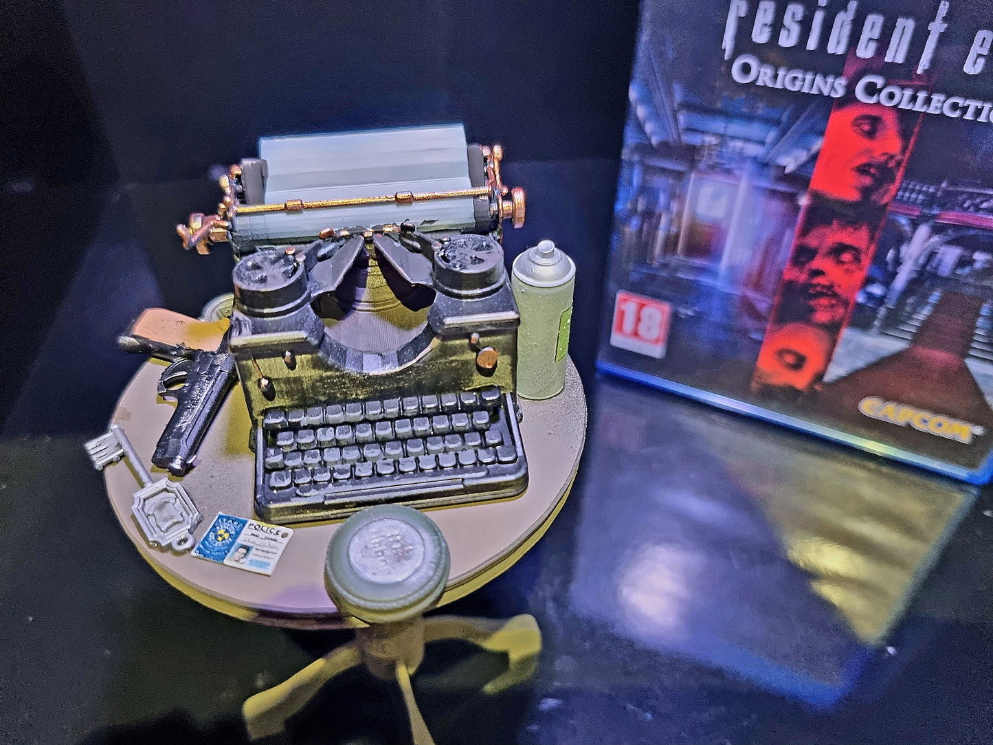 Resident Evil 1/6 Typewriter, Table & Keys
